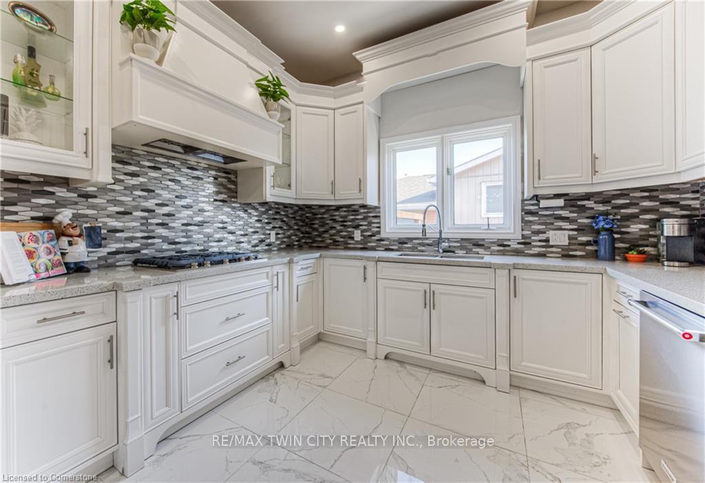 Photo 12 of 97 Old Chicopee Drive, Kitchener — HOMEH