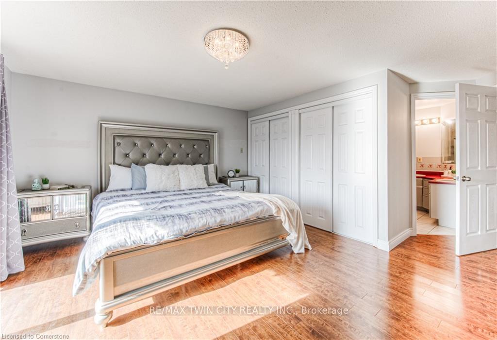 Photo 15 of 97 Old Chicopee Drive, Kitchener — HOMEH