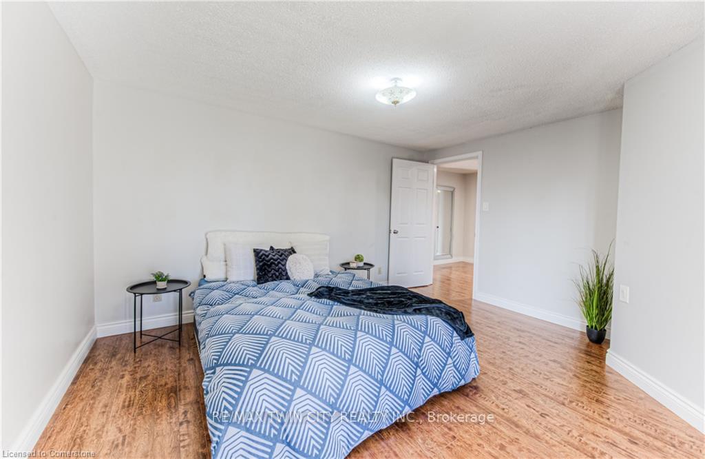 Photo 19 of 97 Old Chicopee Drive, Kitchener — HOMEH