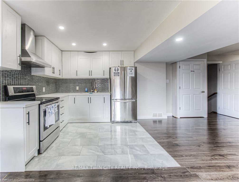 Photo 25 of 97 Old Chicopee Drive, Kitchener — HOMEH