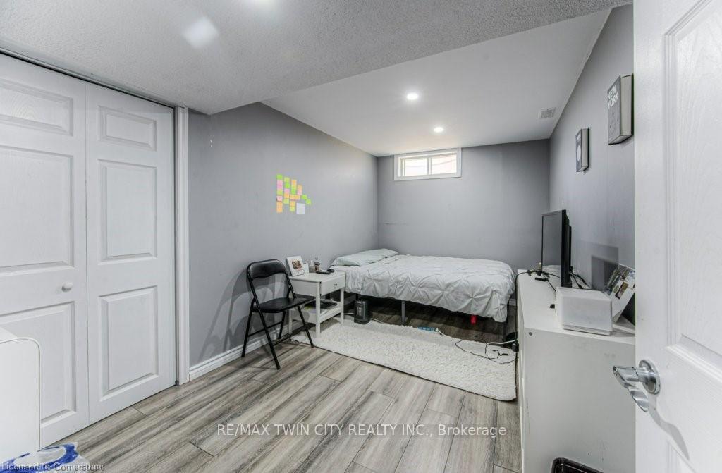 Photo 30 of 97 Old Chicopee Drive, Kitchener — HOMEH