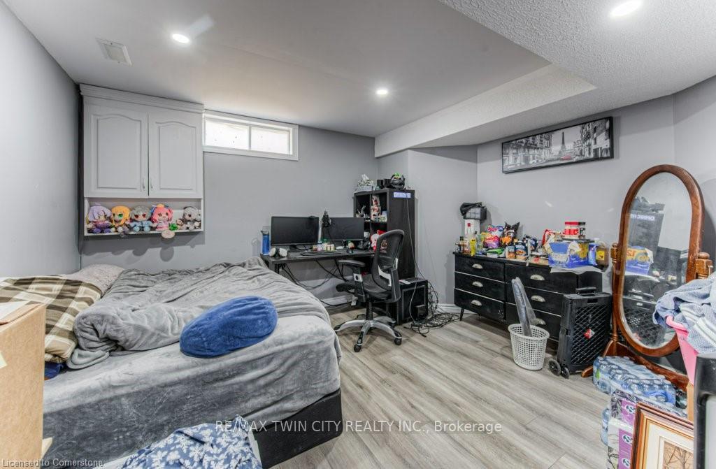 Photo 31 of 97 Old Chicopee Drive, Kitchener — HOMEH
