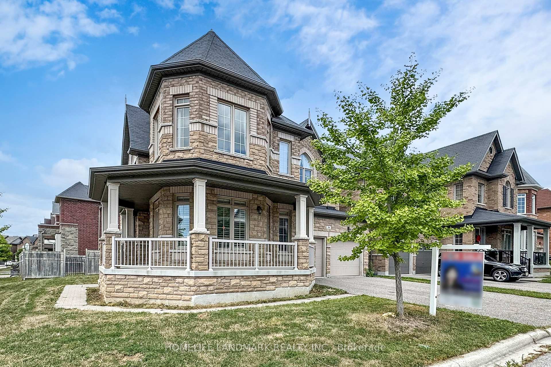 Photo 2 of 56 William Bartlett Drive, Markham, Berczy — HOMEH