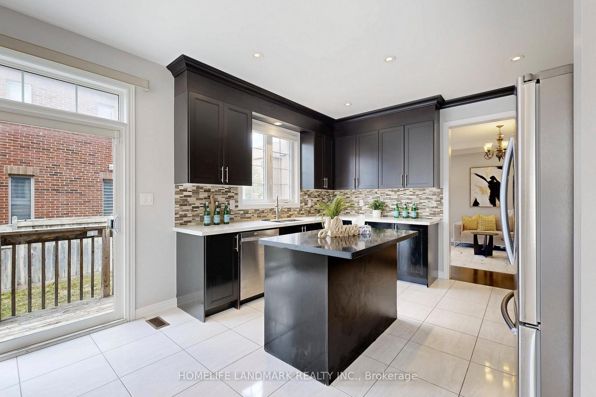 Photo 11 of 56 William Bartlett Drive, Markham, Berczy — HOMEH