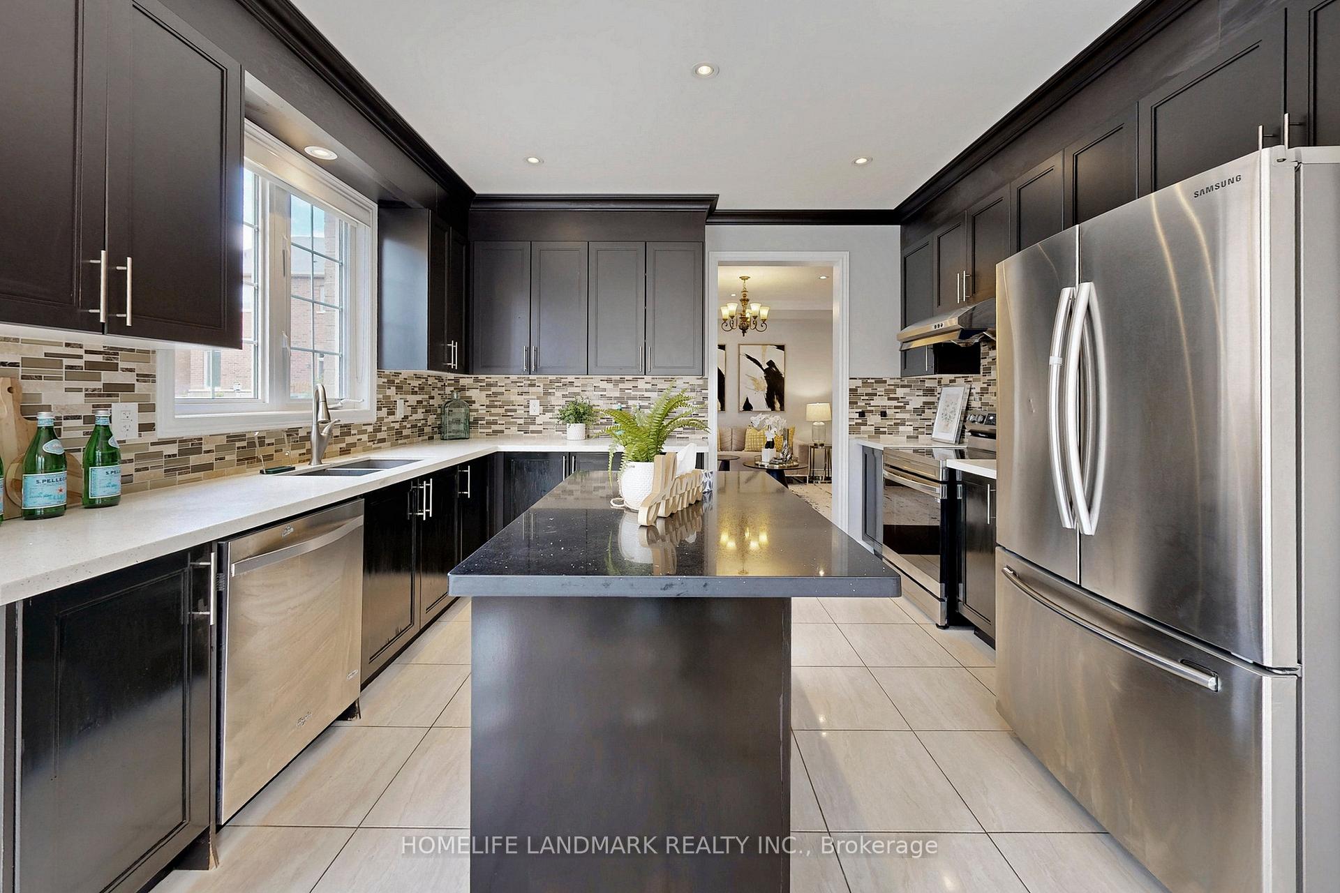 Photo 12 of 56 William Bartlett Drive, Markham, Berczy — HOMEH