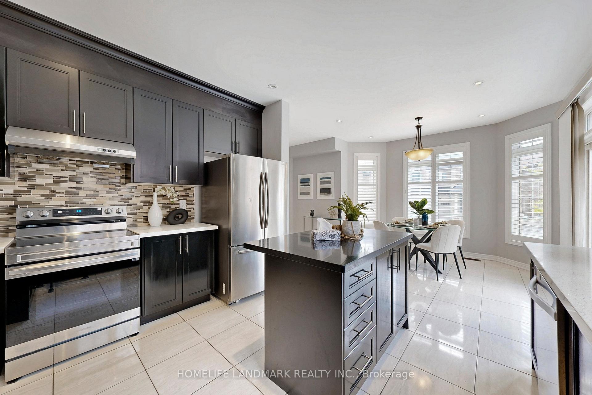 Photo 13 of 56 William Bartlett Drive, Markham, Berczy — HOMEH