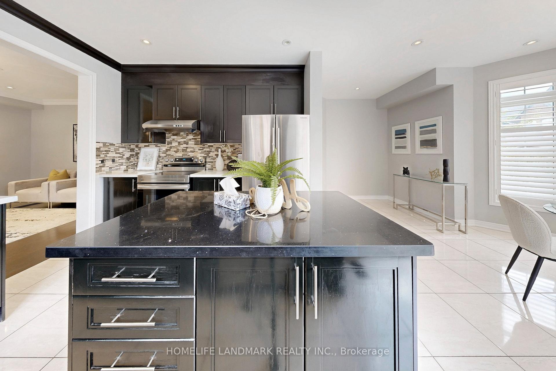 Photo 15 of 56 William Bartlett Drive, Markham, Berczy — HOMEH