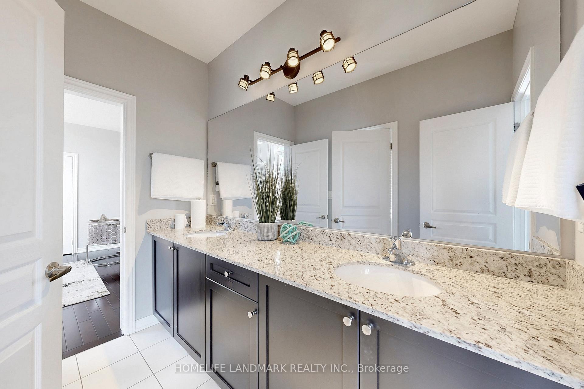 Photo 32 of 56 William Bartlett Drive, Markham, Berczy — HOMEH