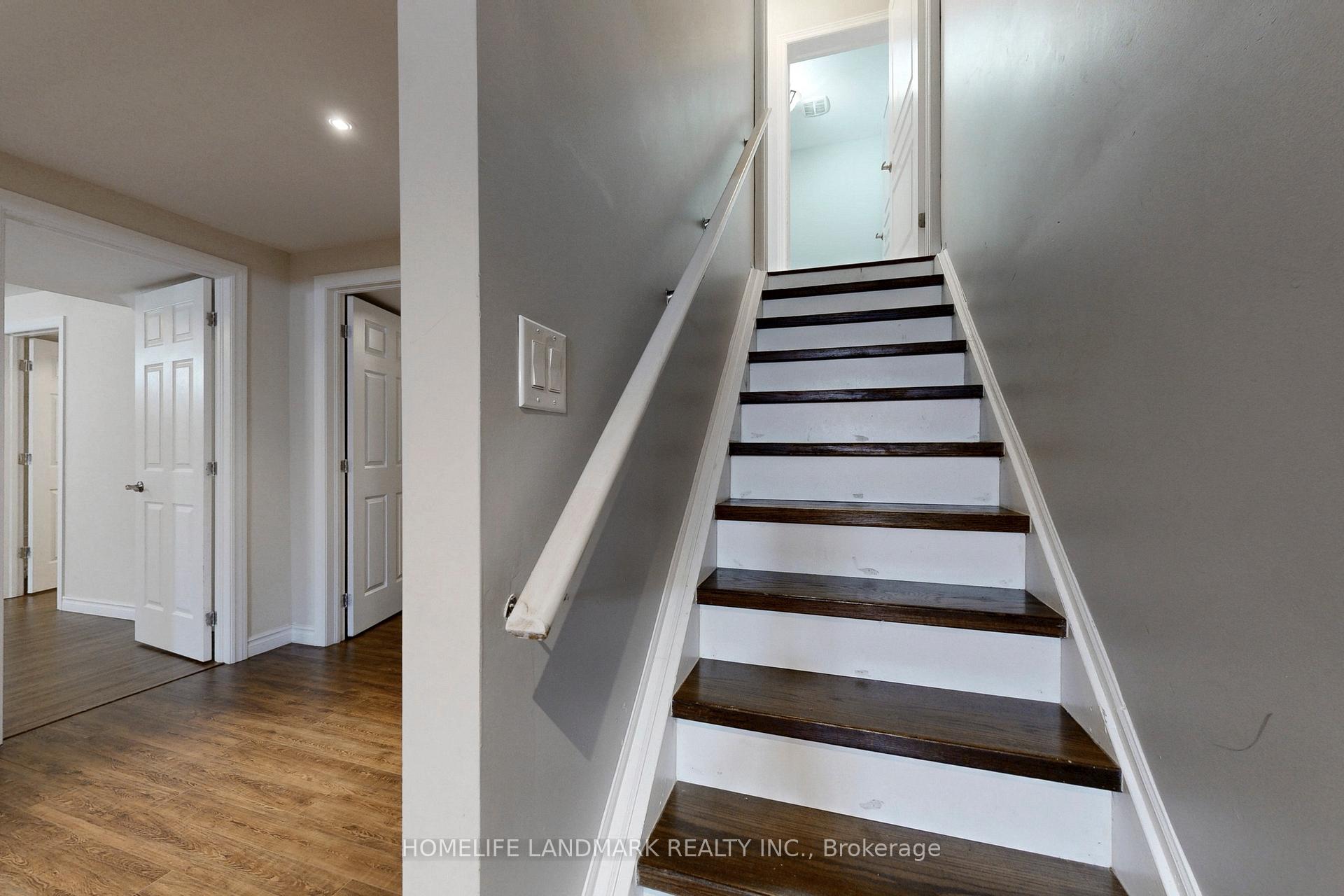 Photo 35 of 56 William Bartlett Drive, Markham, Berczy — HOMEH