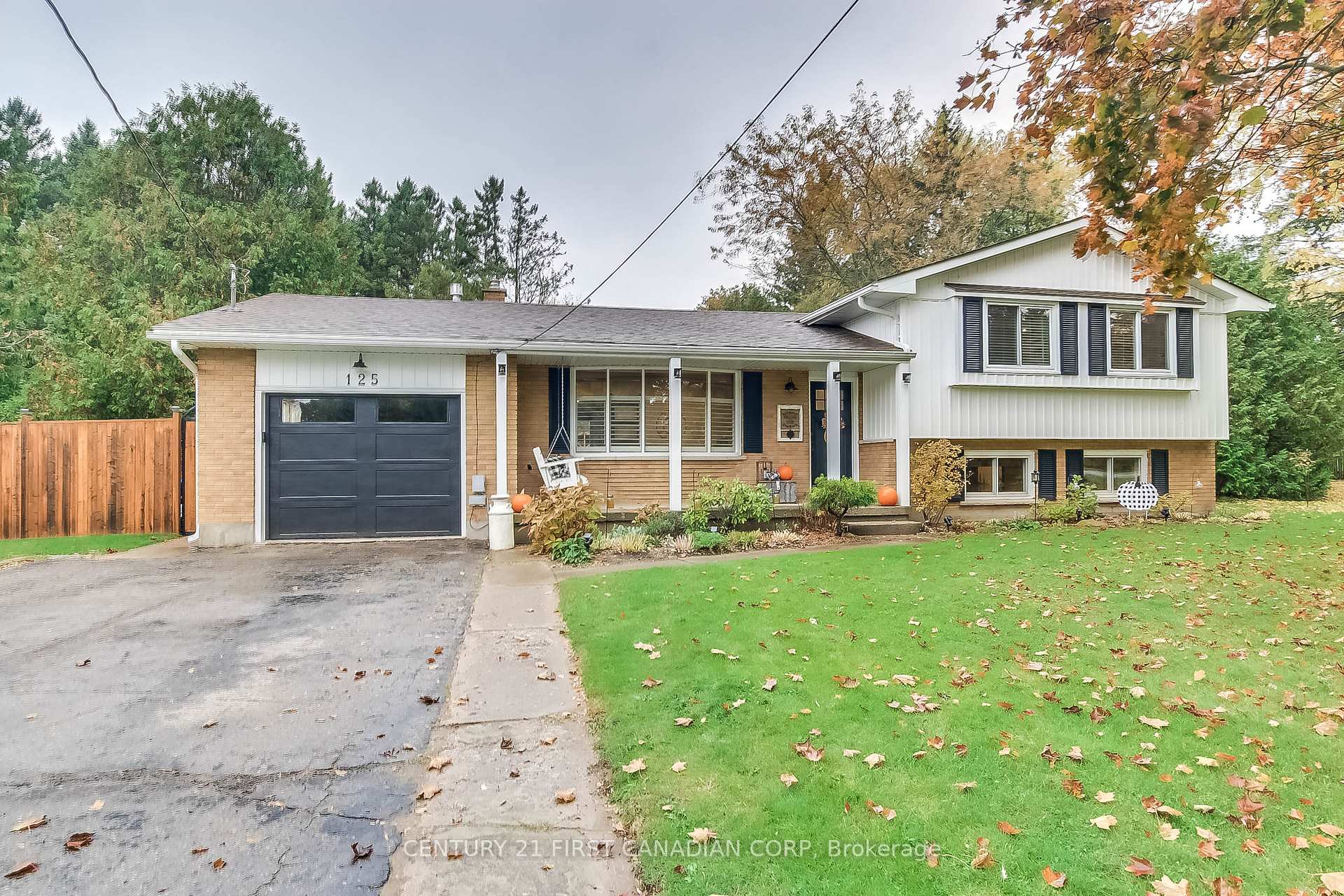 Photo 2 of 125 Union Avenue, Middlesex Centre, Komoka — HOMEH