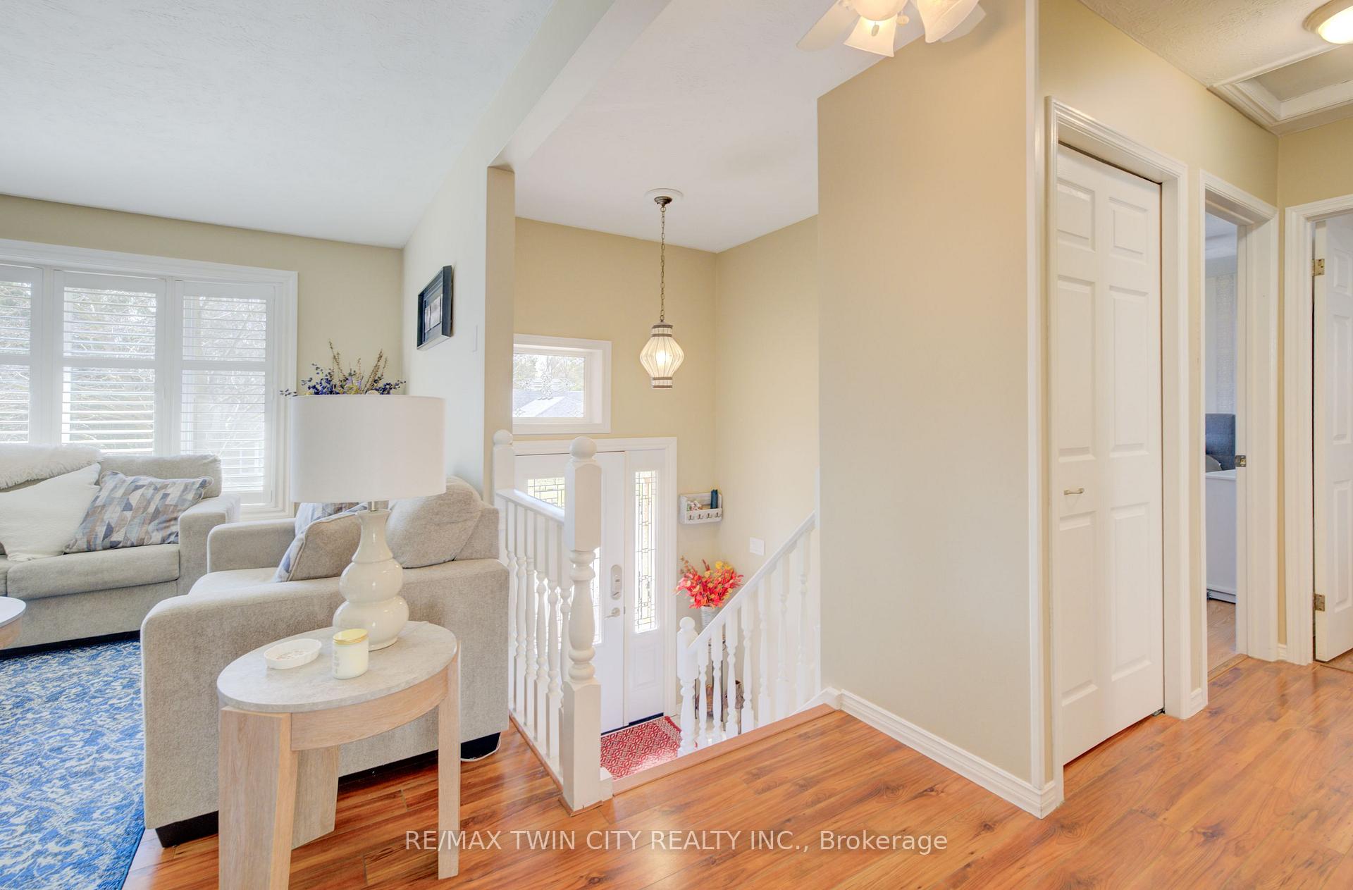 Photo 2 of 40 Sabrina Crescent, Kitchener — HOMEH