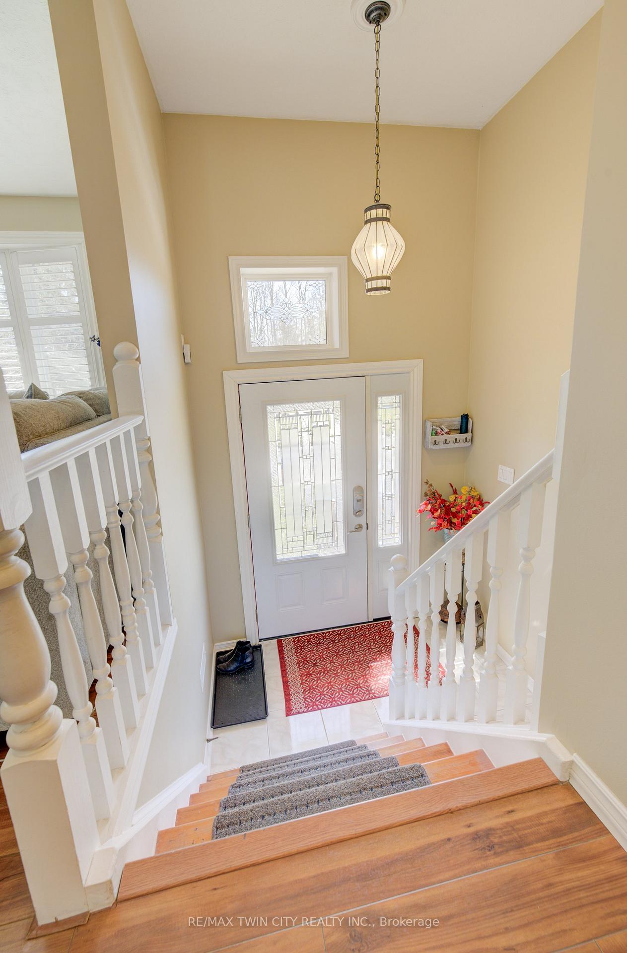Photo 3 of 40 Sabrina Crescent, Kitchener — HOMEH