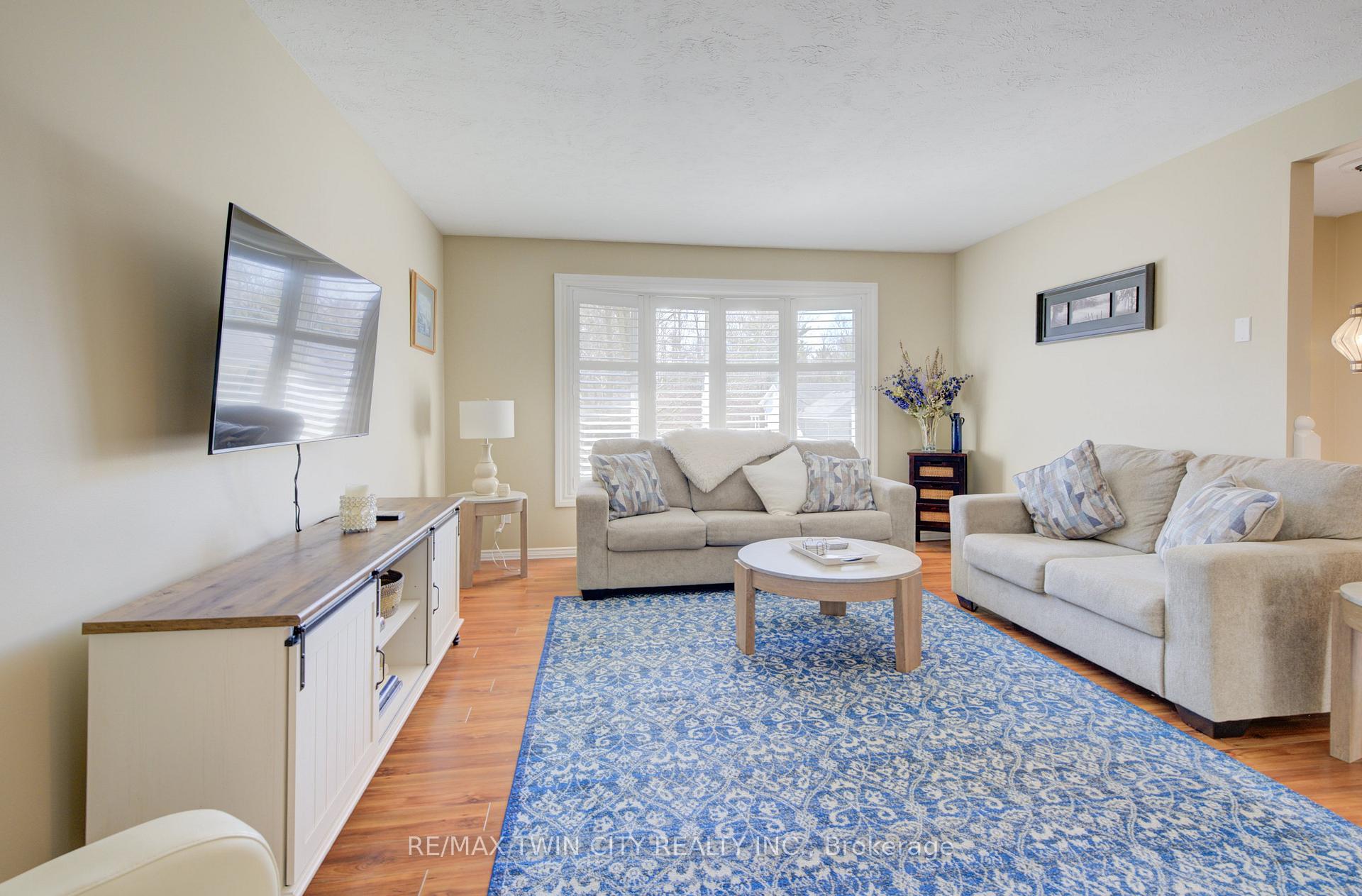 Photo 5 of 40 Sabrina Crescent, Kitchener — HOMEH