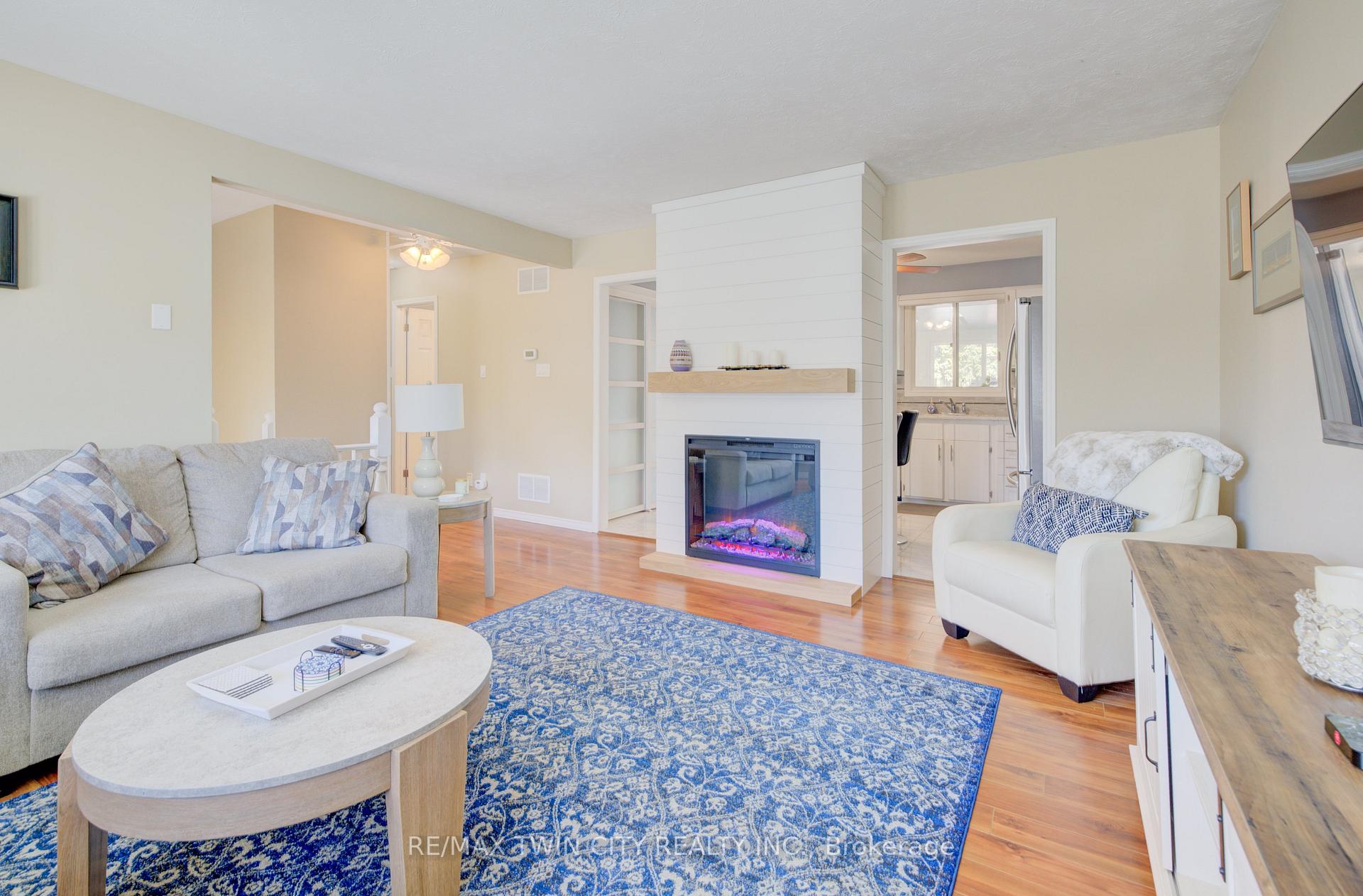 Photo 6 of 40 Sabrina Crescent, Kitchener — HOMEH