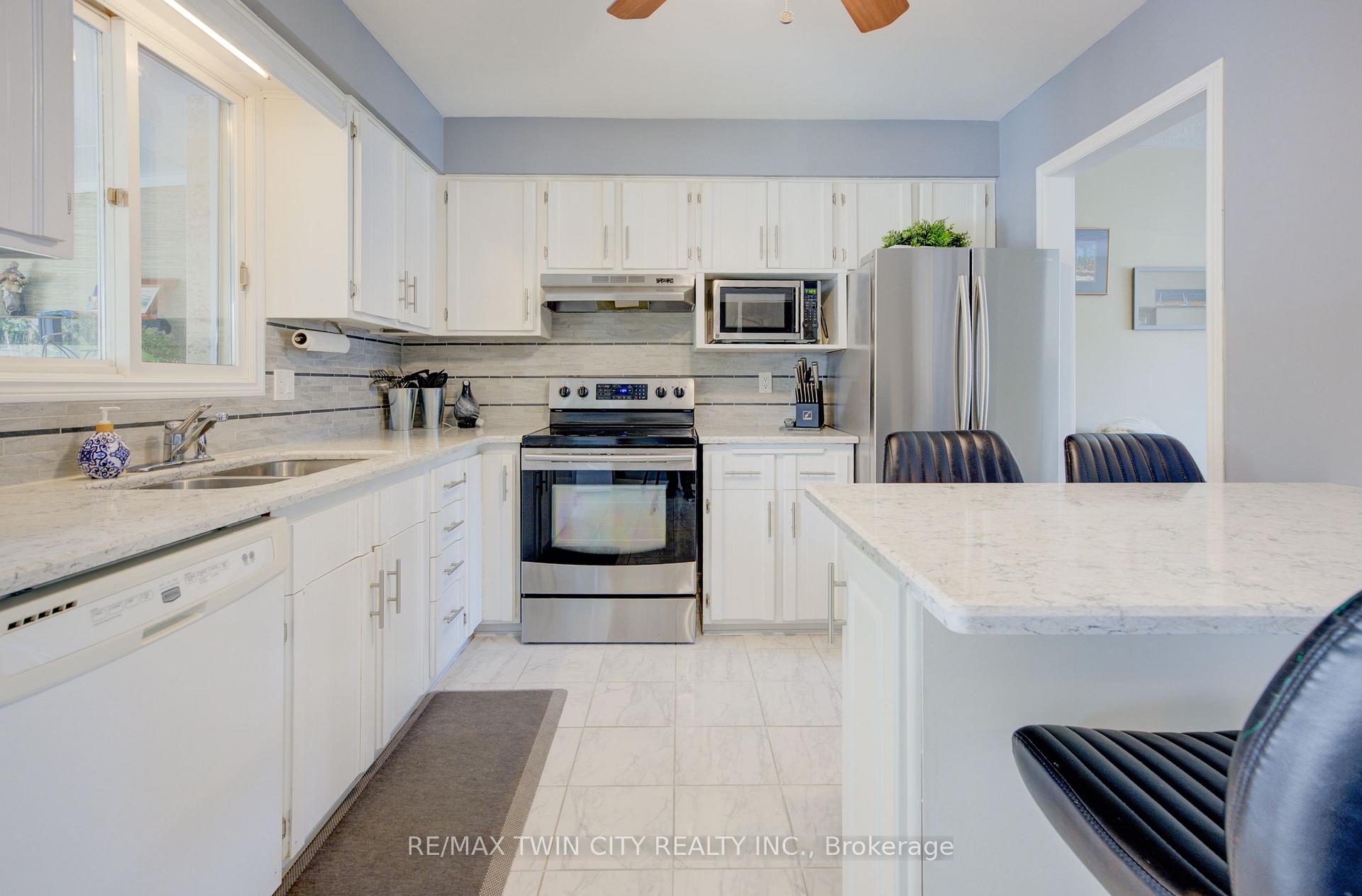 Photo 8 of 40 Sabrina Crescent, Kitchener — HOMEH