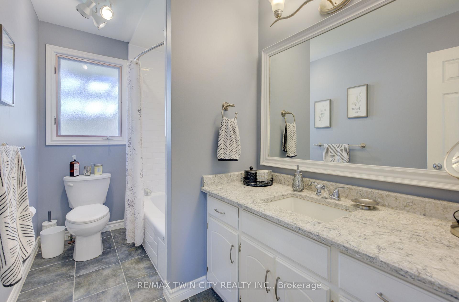 Photo 15 of 40 Sabrina Crescent, Kitchener — HOMEH