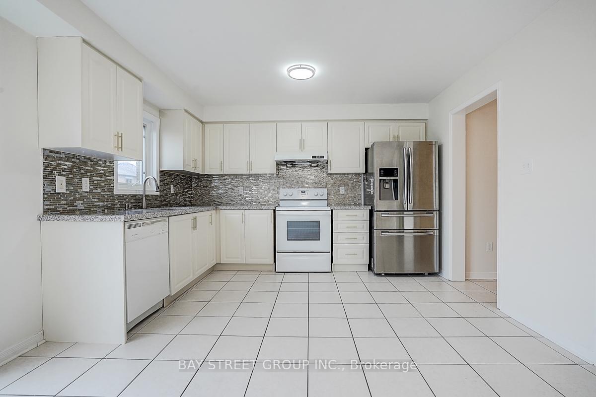 Photo 6 of 11 Tara Crescent, Markham, Cedarwood — HOMEH
