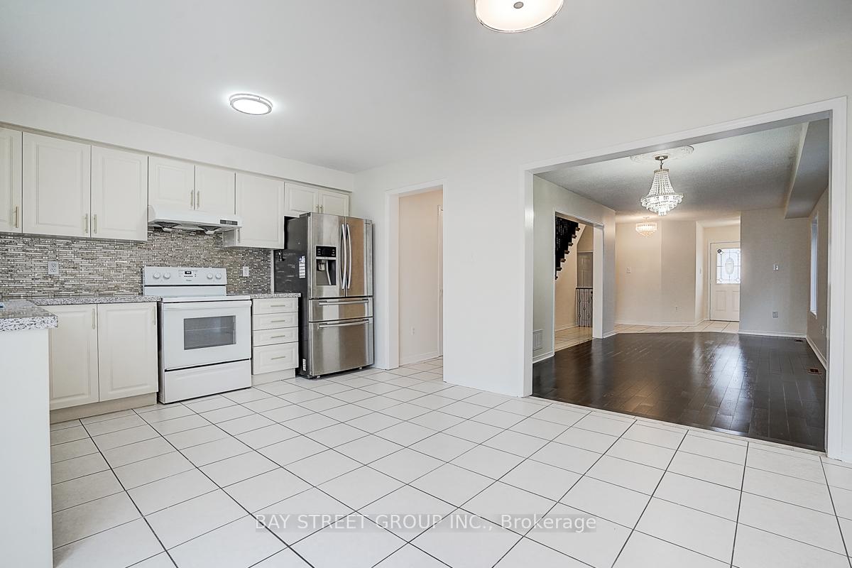 Photo 7 of 11 Tara Crescent, Markham, Cedarwood — HOMEH