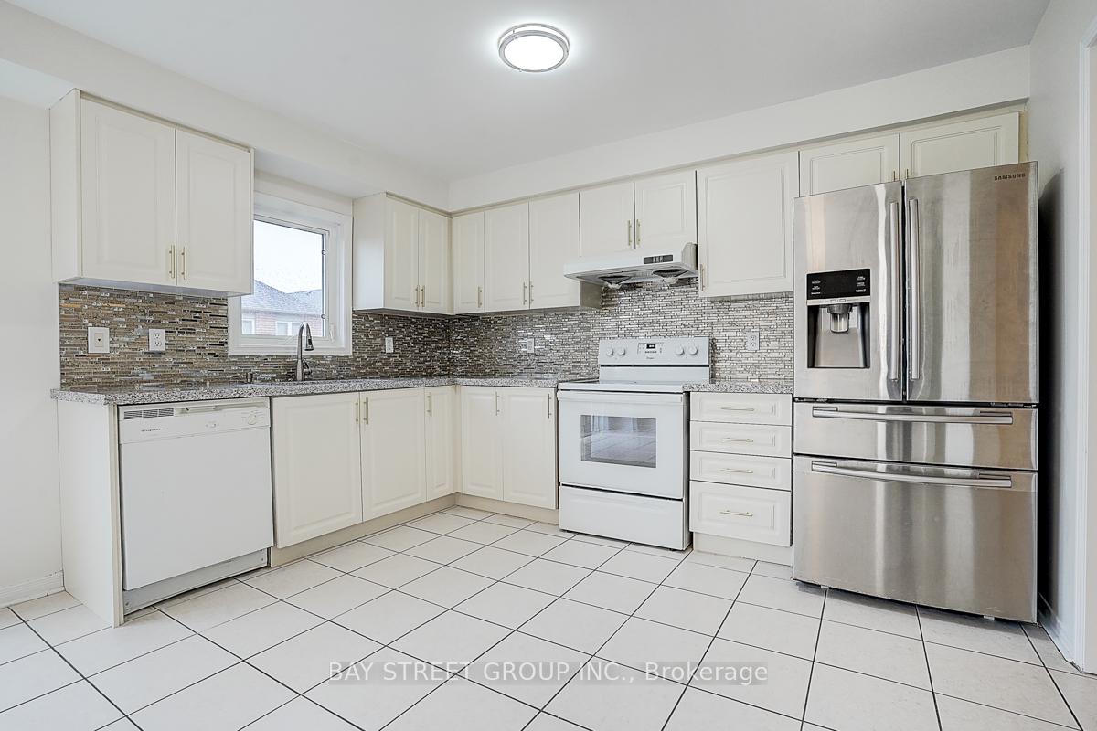 Photo 8 of 11 Tara Crescent, Markham, Cedarwood — HOMEH