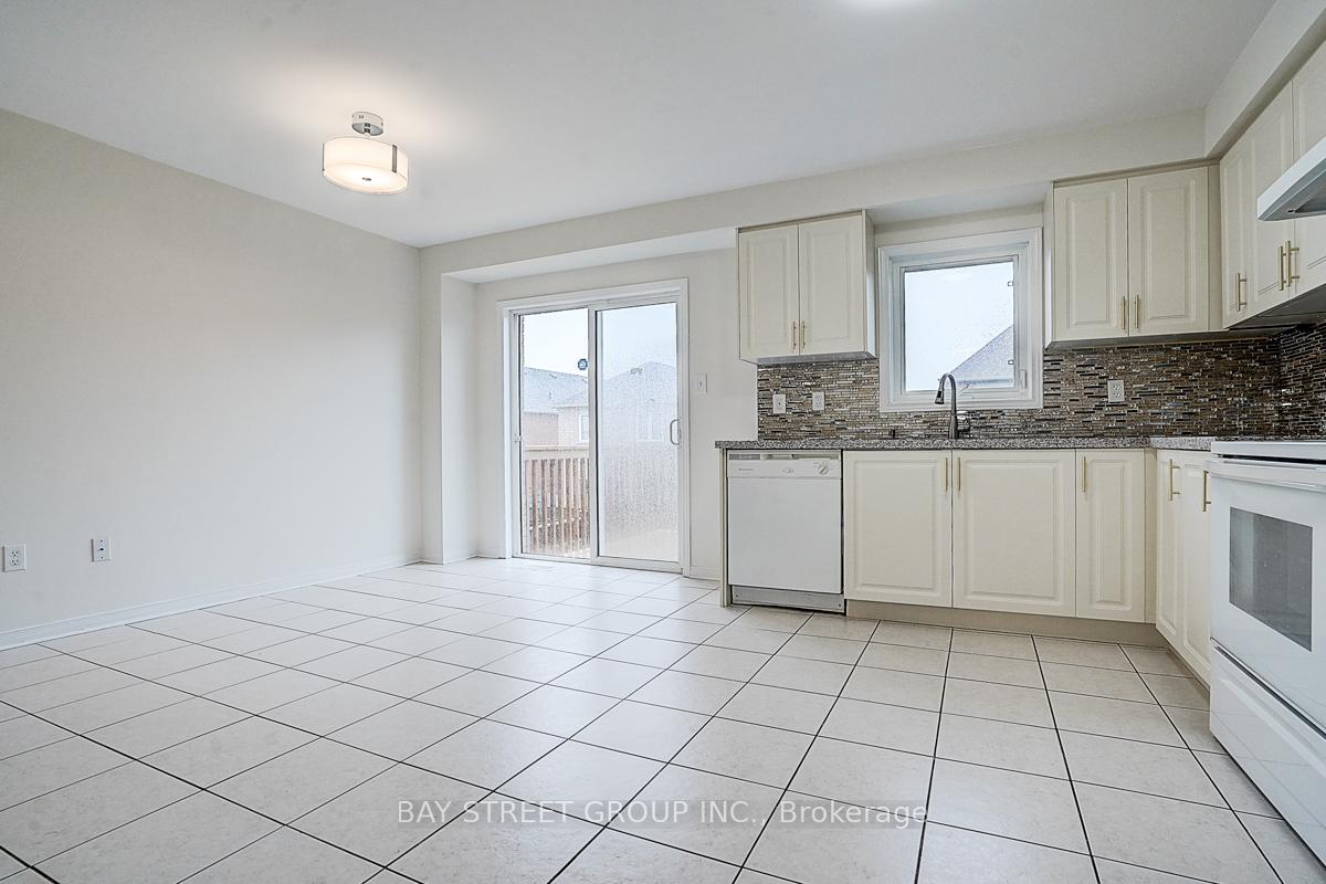 Photo 9 of 11 Tara Crescent, Markham, Cedarwood — HOMEH