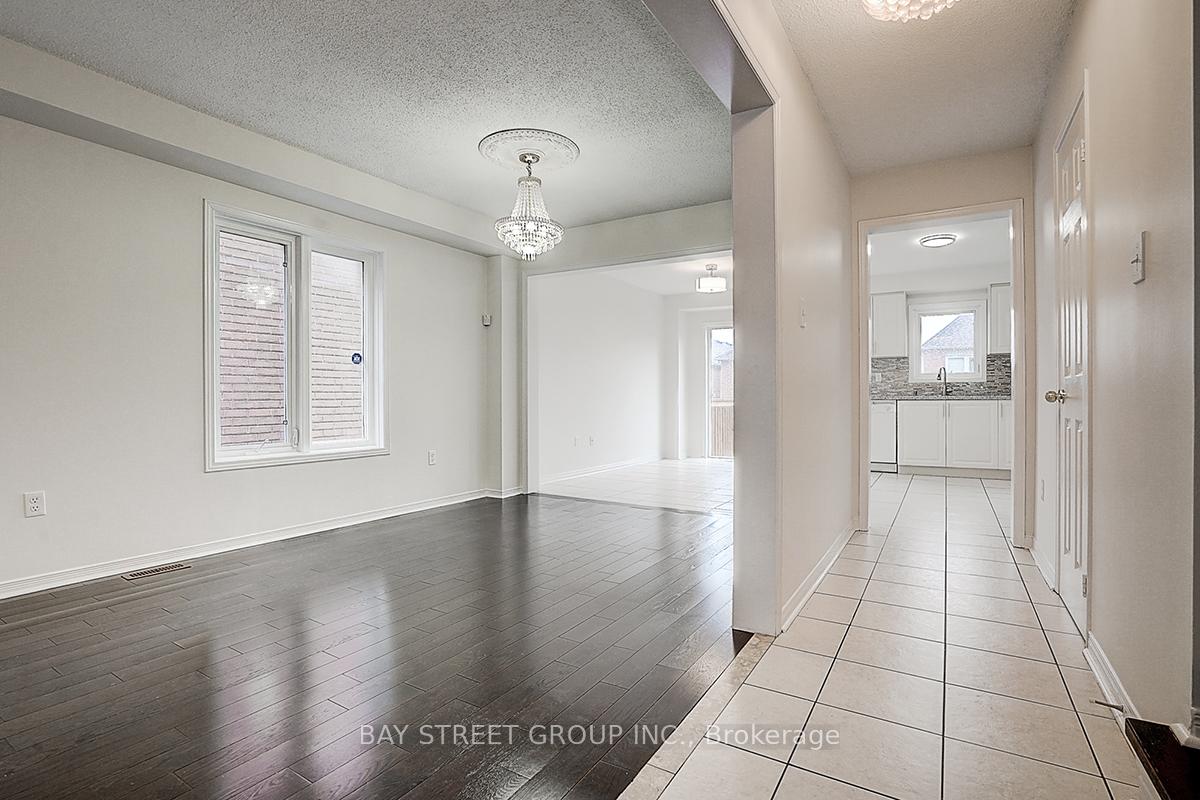 Photo 10 of 11 Tara Crescent, Markham, Cedarwood — HOMEH