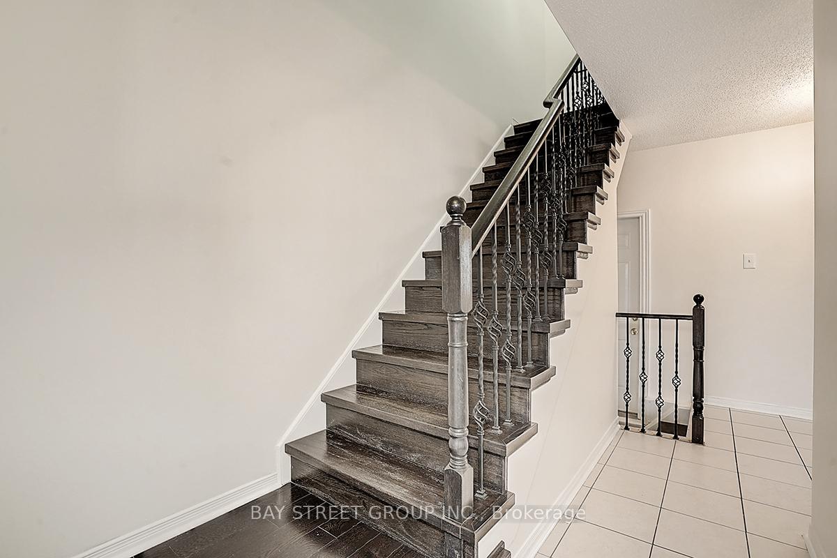 Photo 12 of 11 Tara Crescent, Markham, Cedarwood — HOMEH