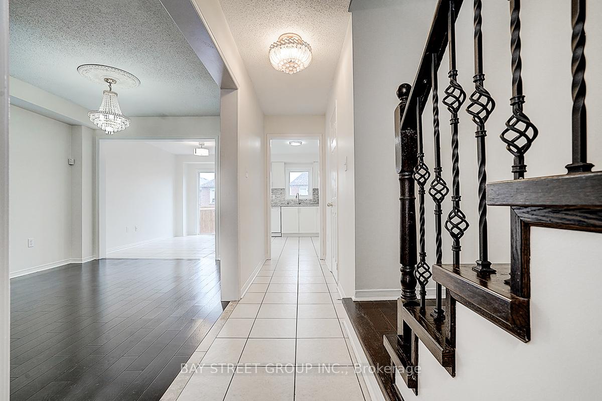 Photo 13 of 11 Tara Crescent, Markham, Cedarwood — HOMEH