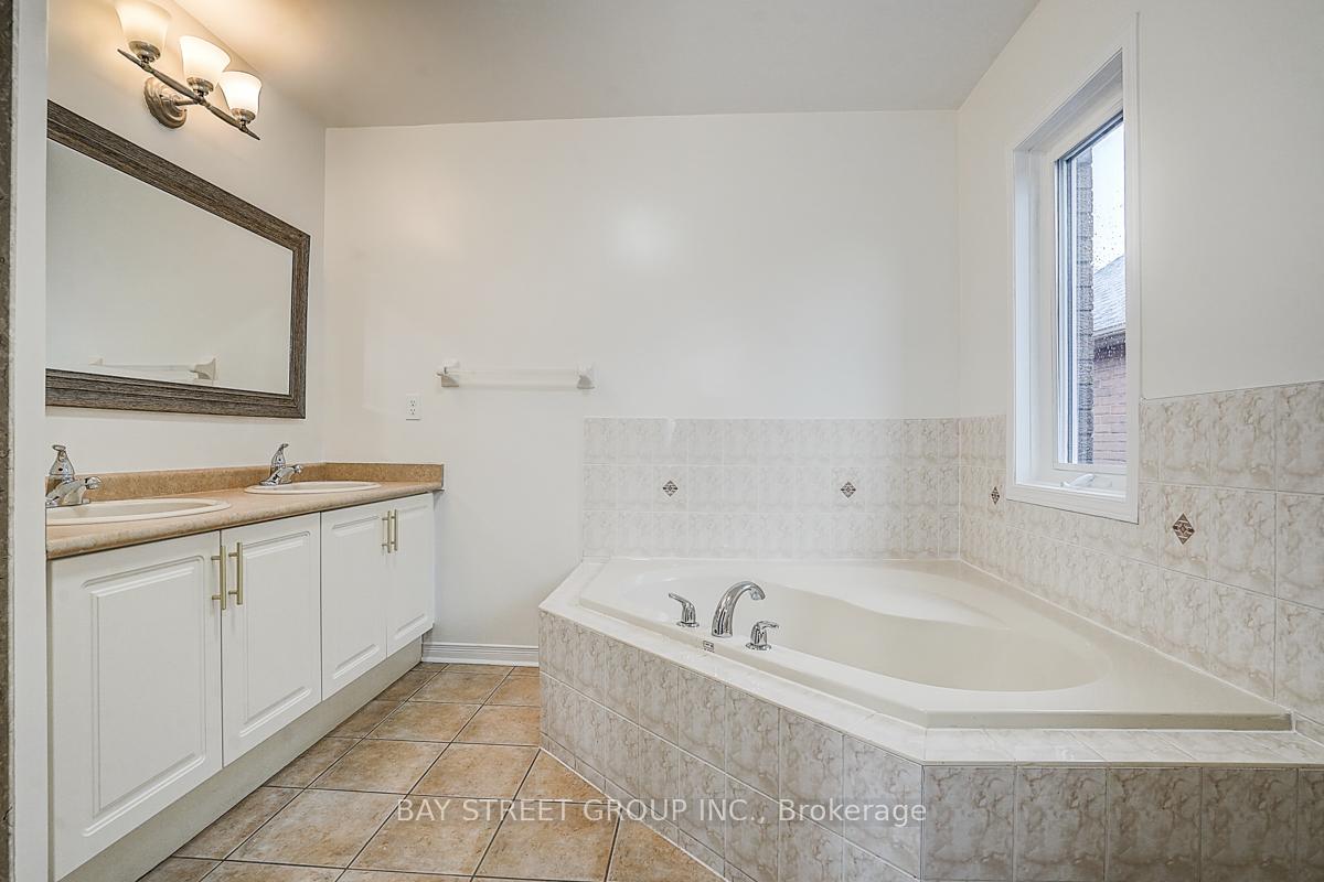 Photo 17 of 11 Tara Crescent, Markham, Cedarwood — HOMEH