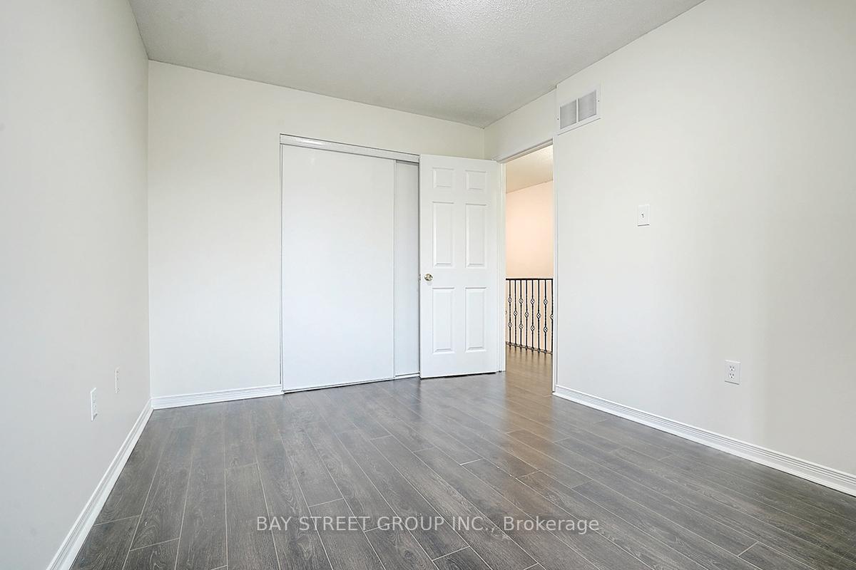 Photo 20 of 11 Tara Crescent, Markham, Cedarwood — HOMEH