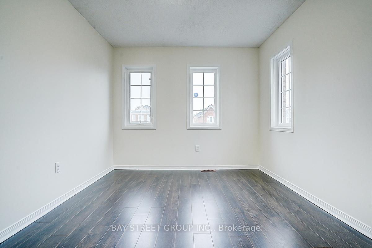 Photo 21 of 11 Tara Crescent, Markham, Cedarwood — HOMEH