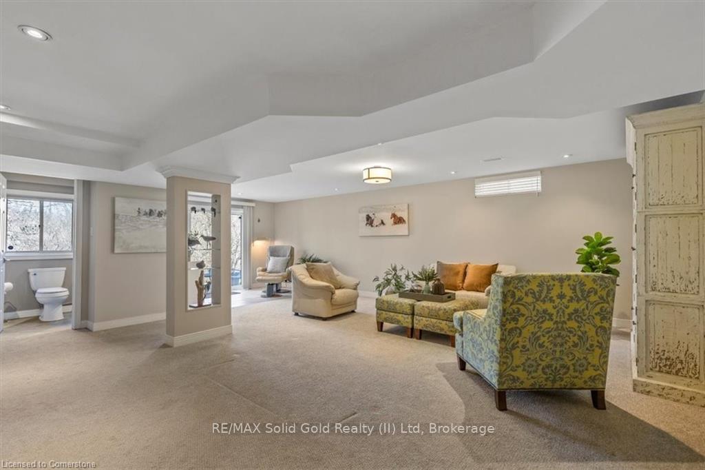 Photo 24 of 49 Manitoulin Crescent, Kitchener — HOMEH