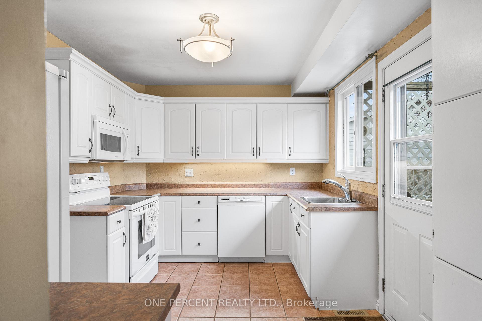 Photo 10 of 224 Old Colony Road, Ottawa, Kanata - Glencairn/Hazeldean — HOMEH