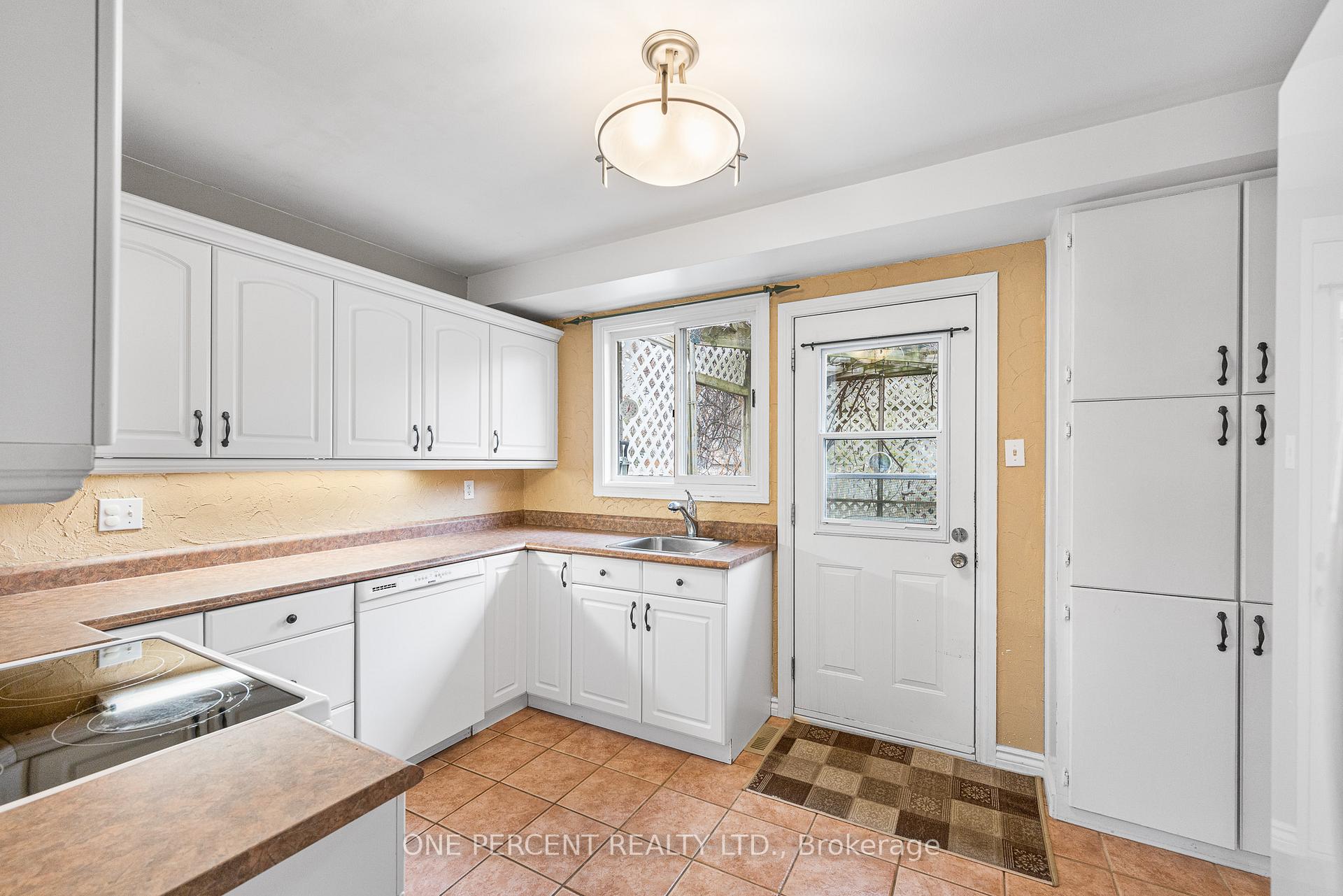 Photo 11 of 224 Old Colony Road, Ottawa, Kanata - Glencairn/Hazeldean — HOMEH