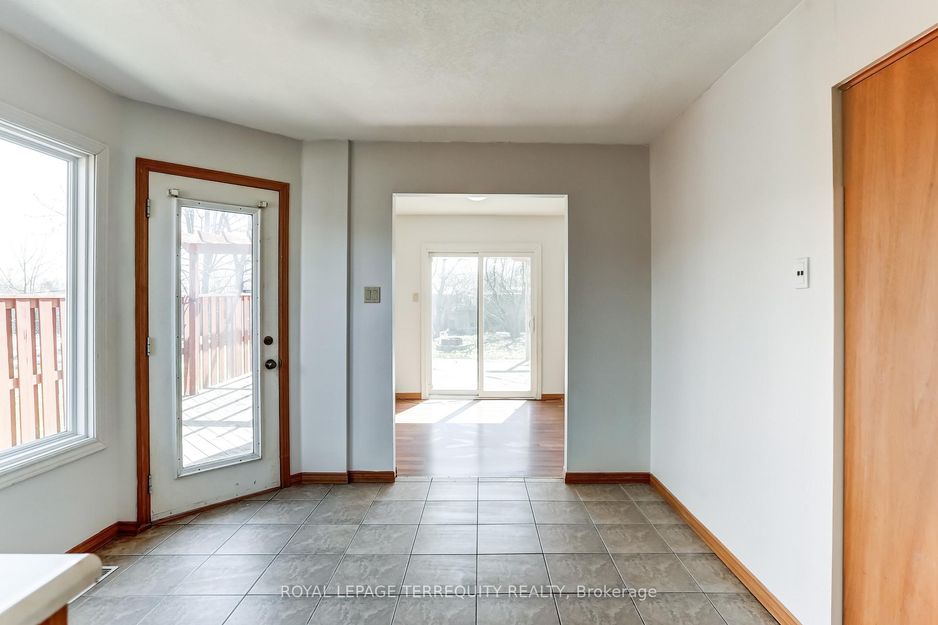 Photo 6 of 433 Bankside Crescent, Kitchener — HOMEH