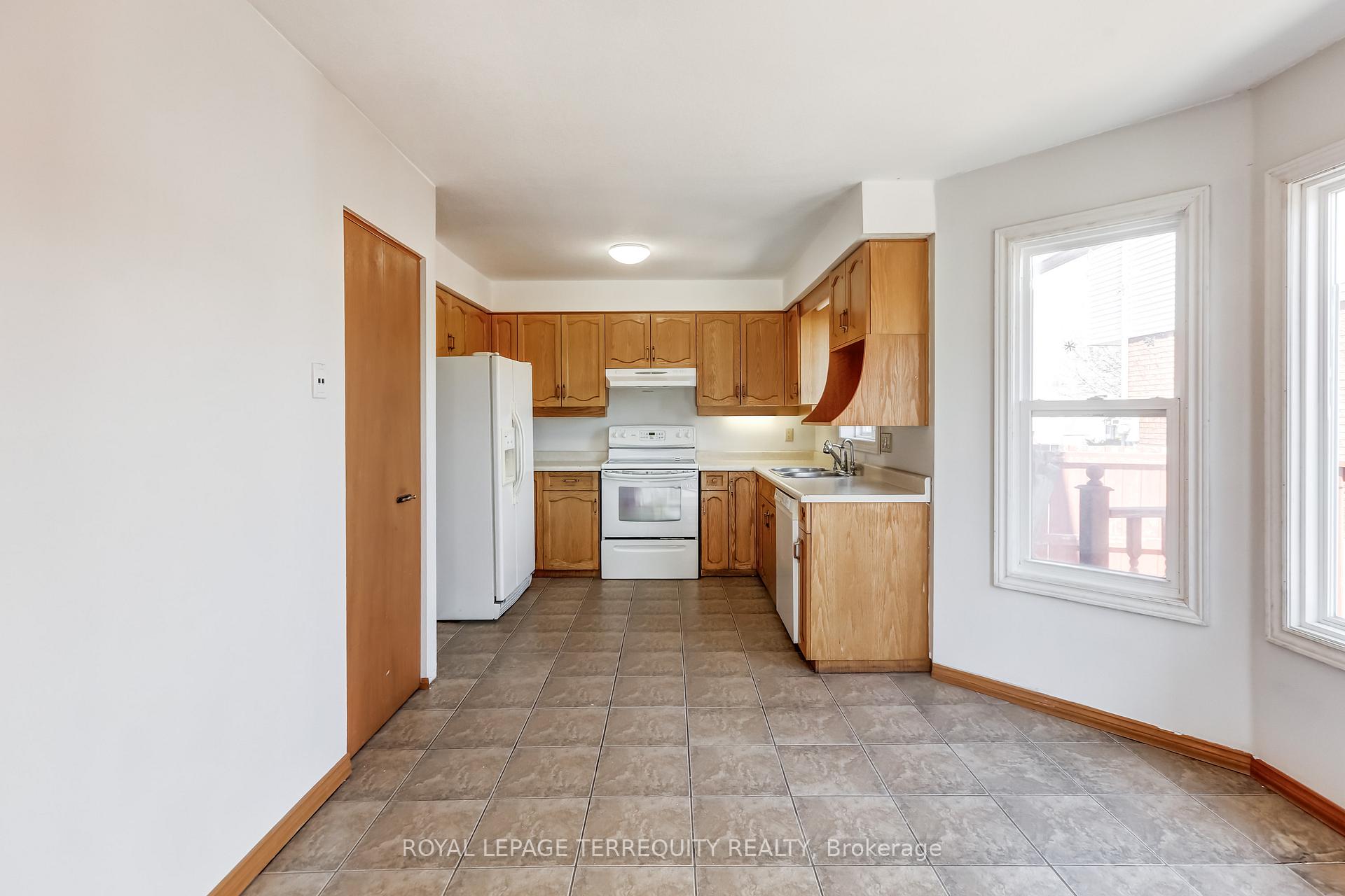 Photo 7 of 433 Bankside Crescent, Kitchener — HOMEH