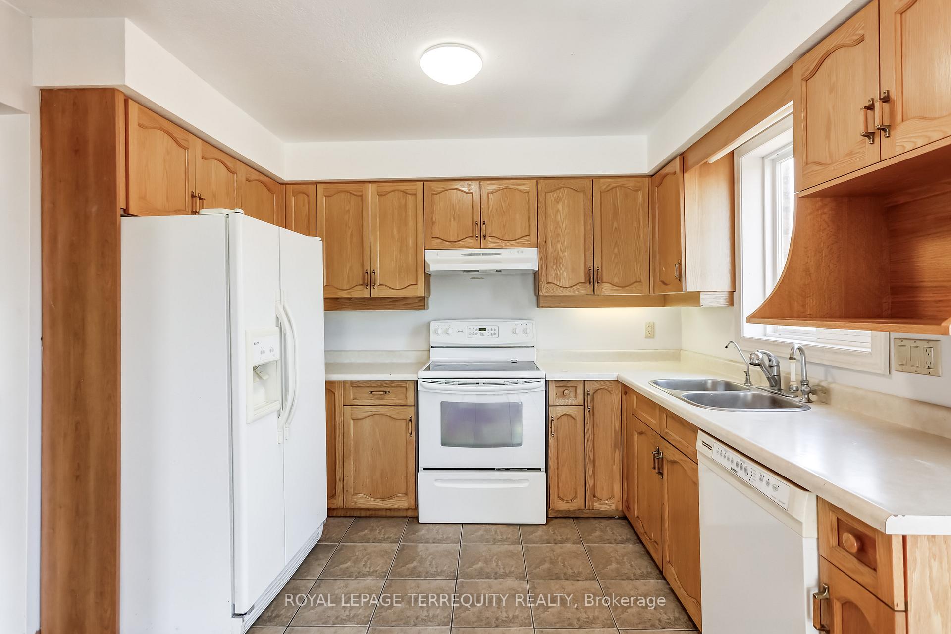 Photo 8 of 433 Bankside Crescent, Kitchener — HOMEH