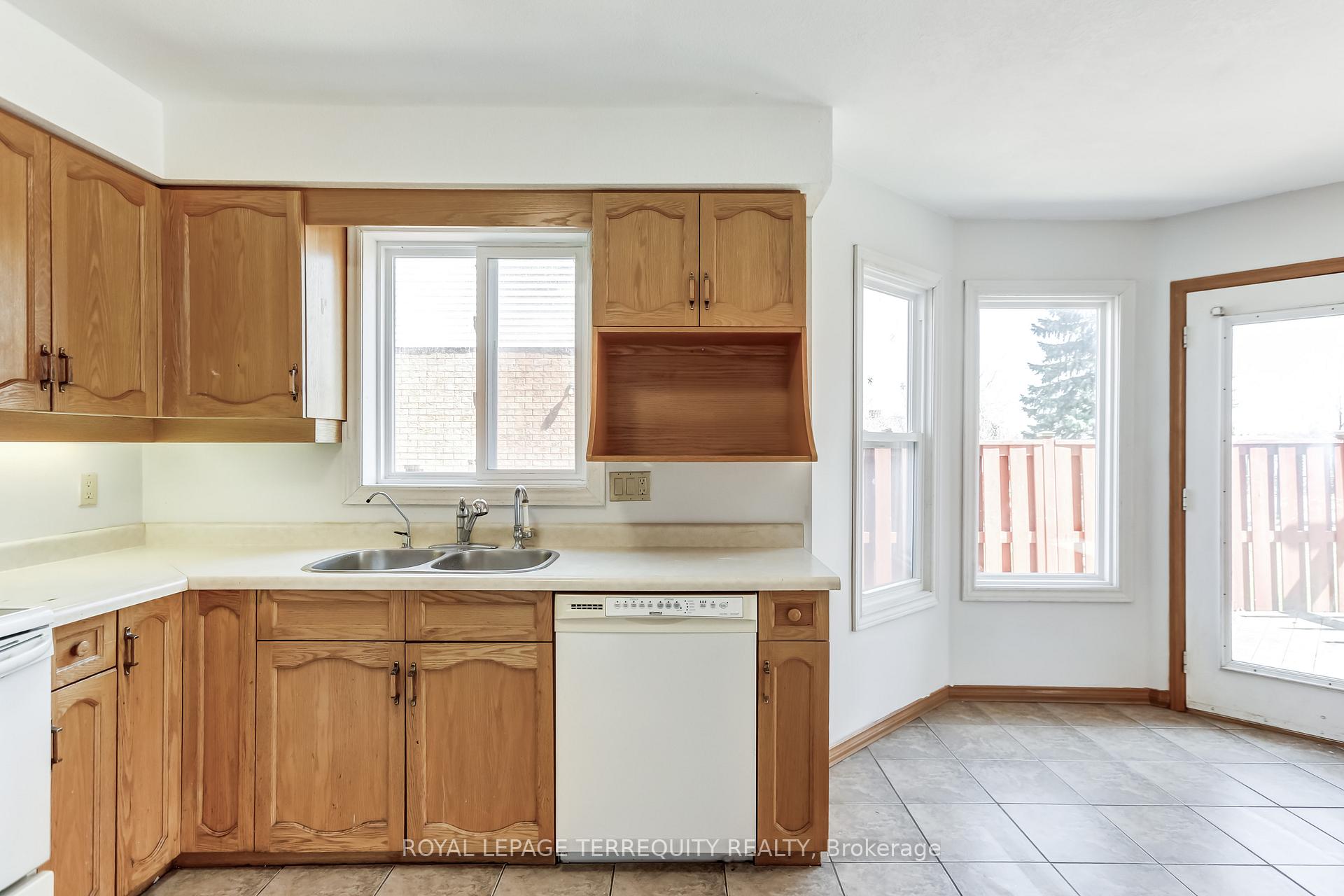 Photo 9 of 433 Bankside Crescent, Kitchener — HOMEH