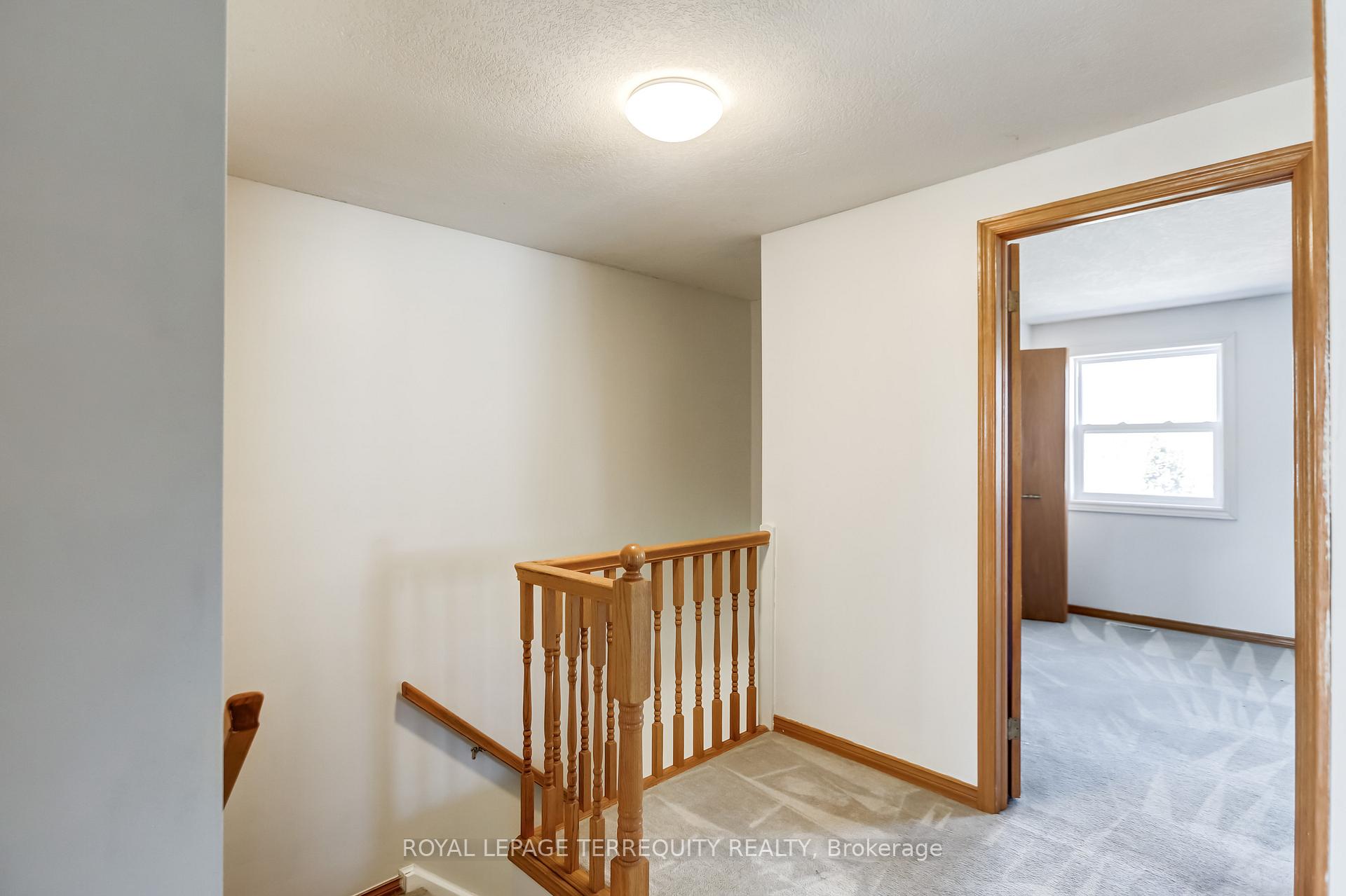 Photo 11 of 433 Bankside Crescent, Kitchener — HOMEH
