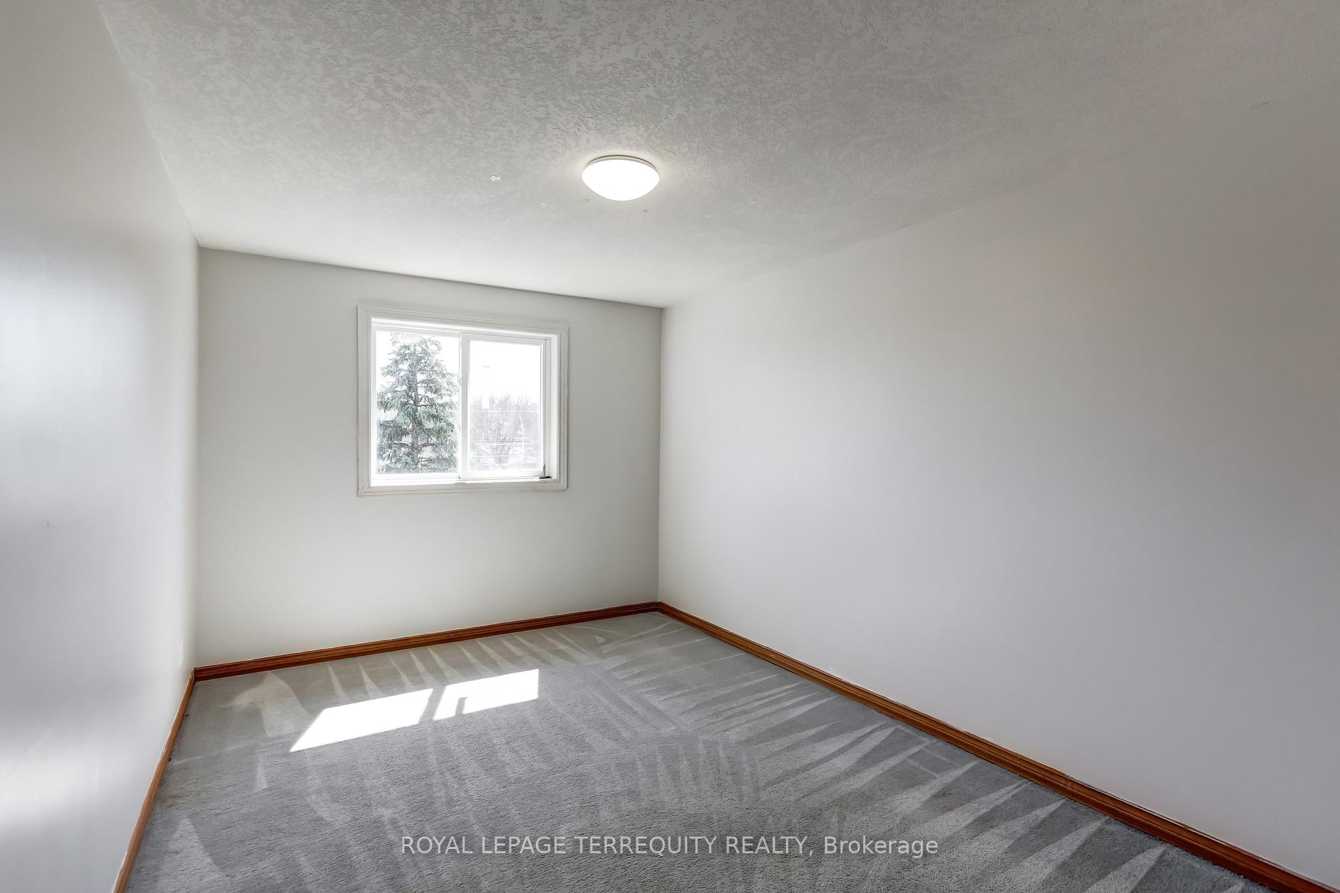 Photo 14 of 433 Bankside Crescent, Kitchener — HOMEH