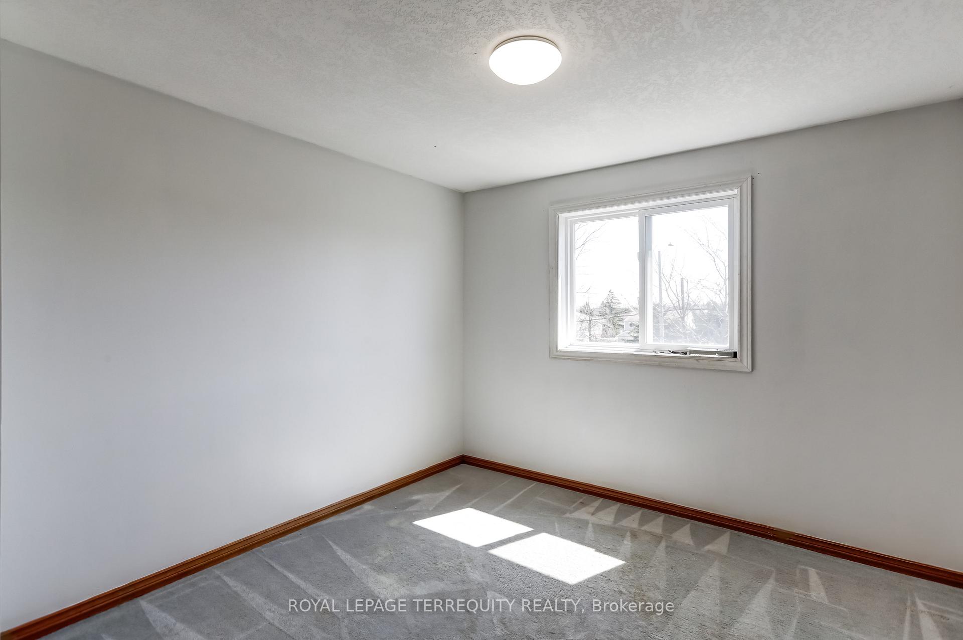 Photo 15 of 433 Bankside Crescent, Kitchener — HOMEH