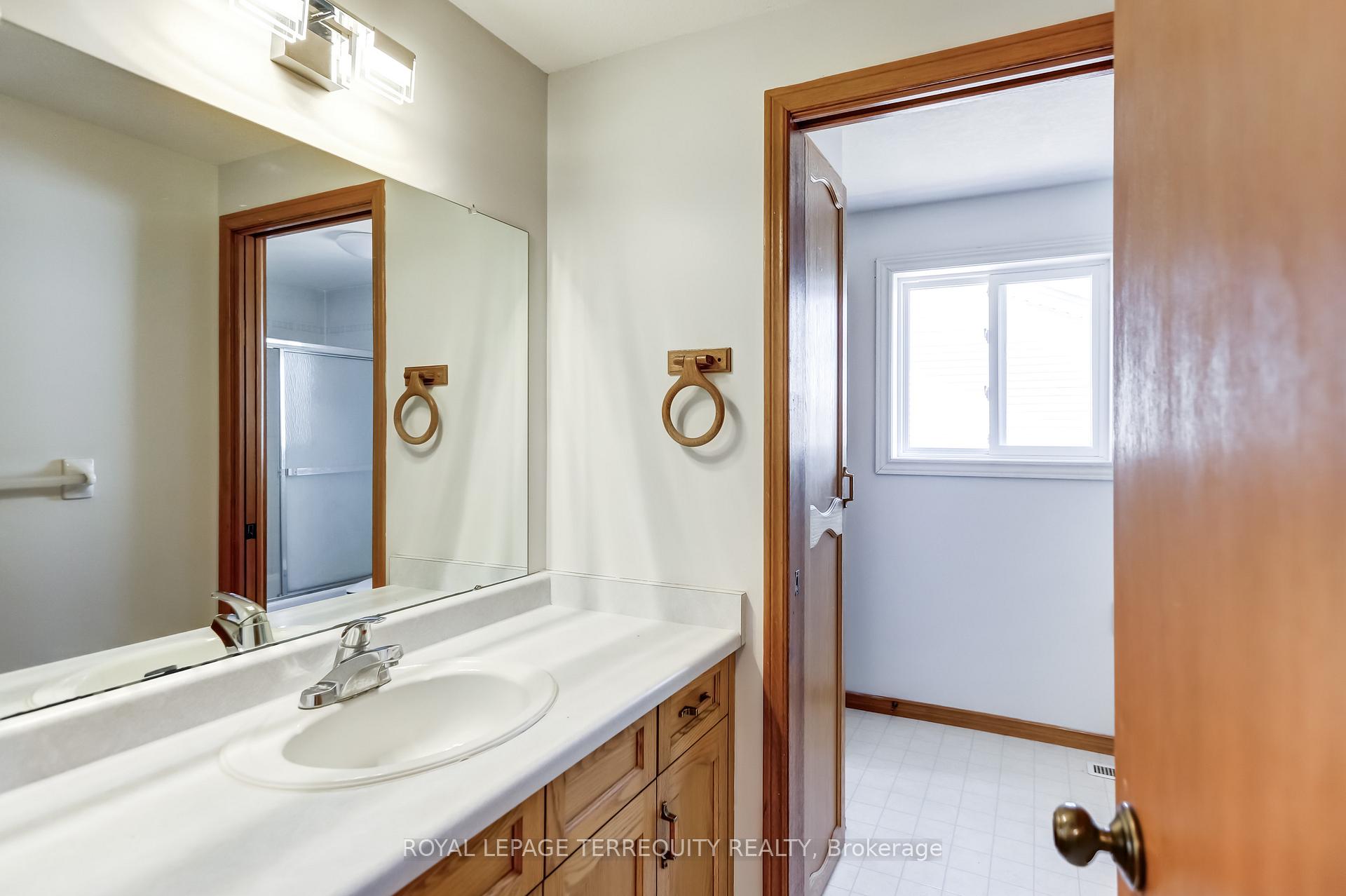Photo 16 of 433 Bankside Crescent, Kitchener — HOMEH