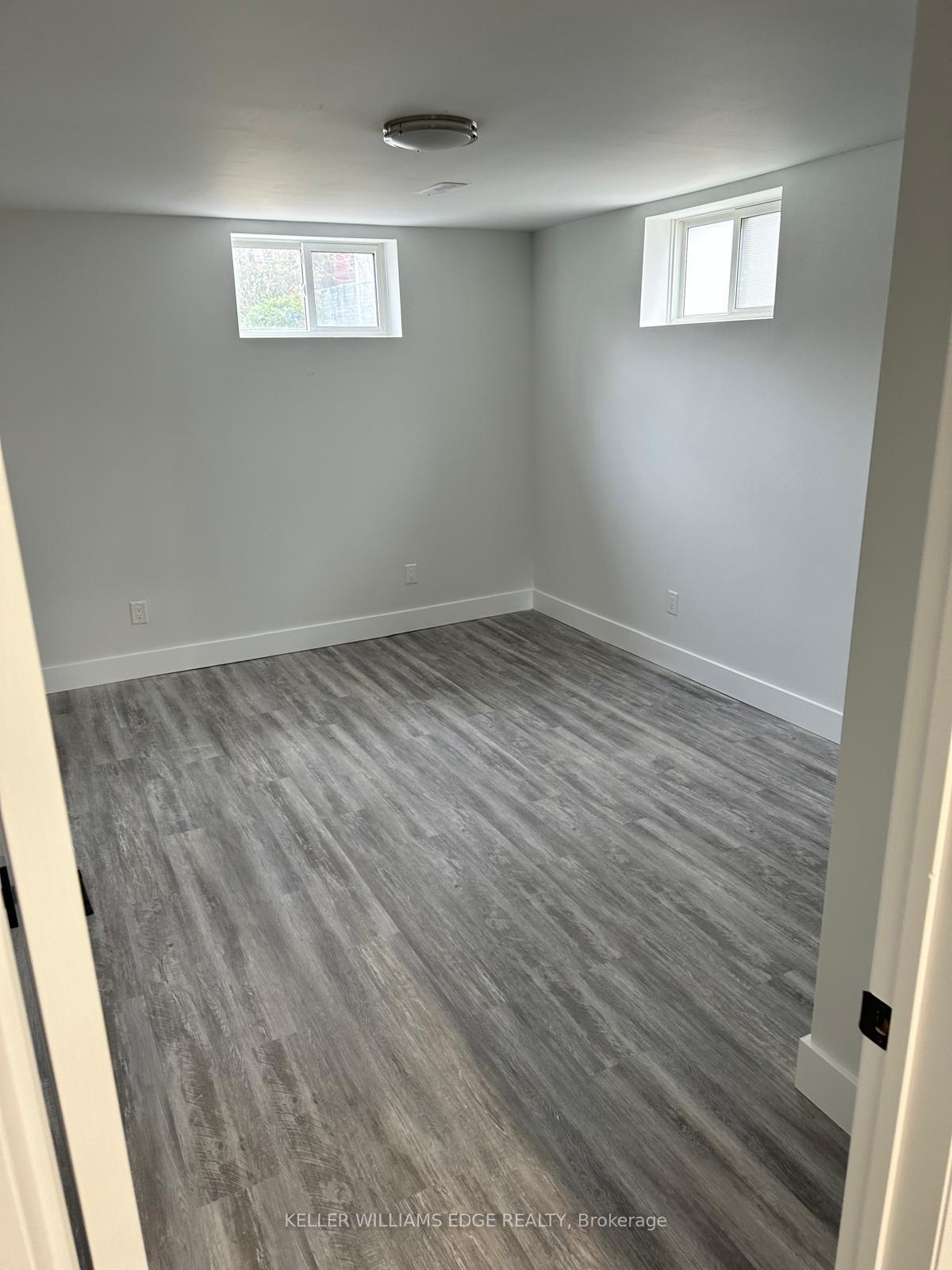 Photo 3 of Unit Lower L, 497 Upper Kenilworth Avenue, Hamilton, Huntington — HOMEH