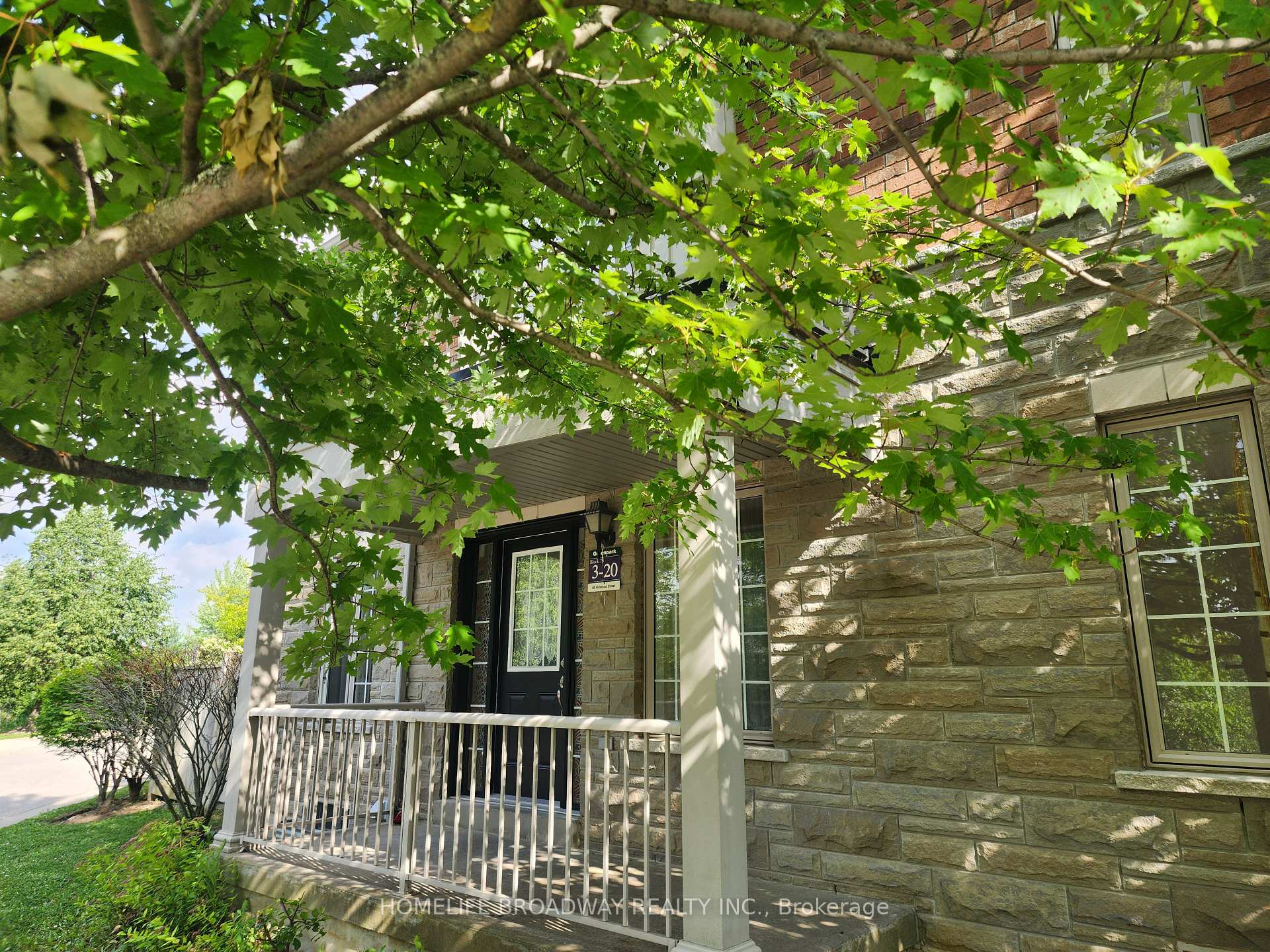 Photo 3 of 98 Hillwood Street, Markham, Berczy — HOMEH