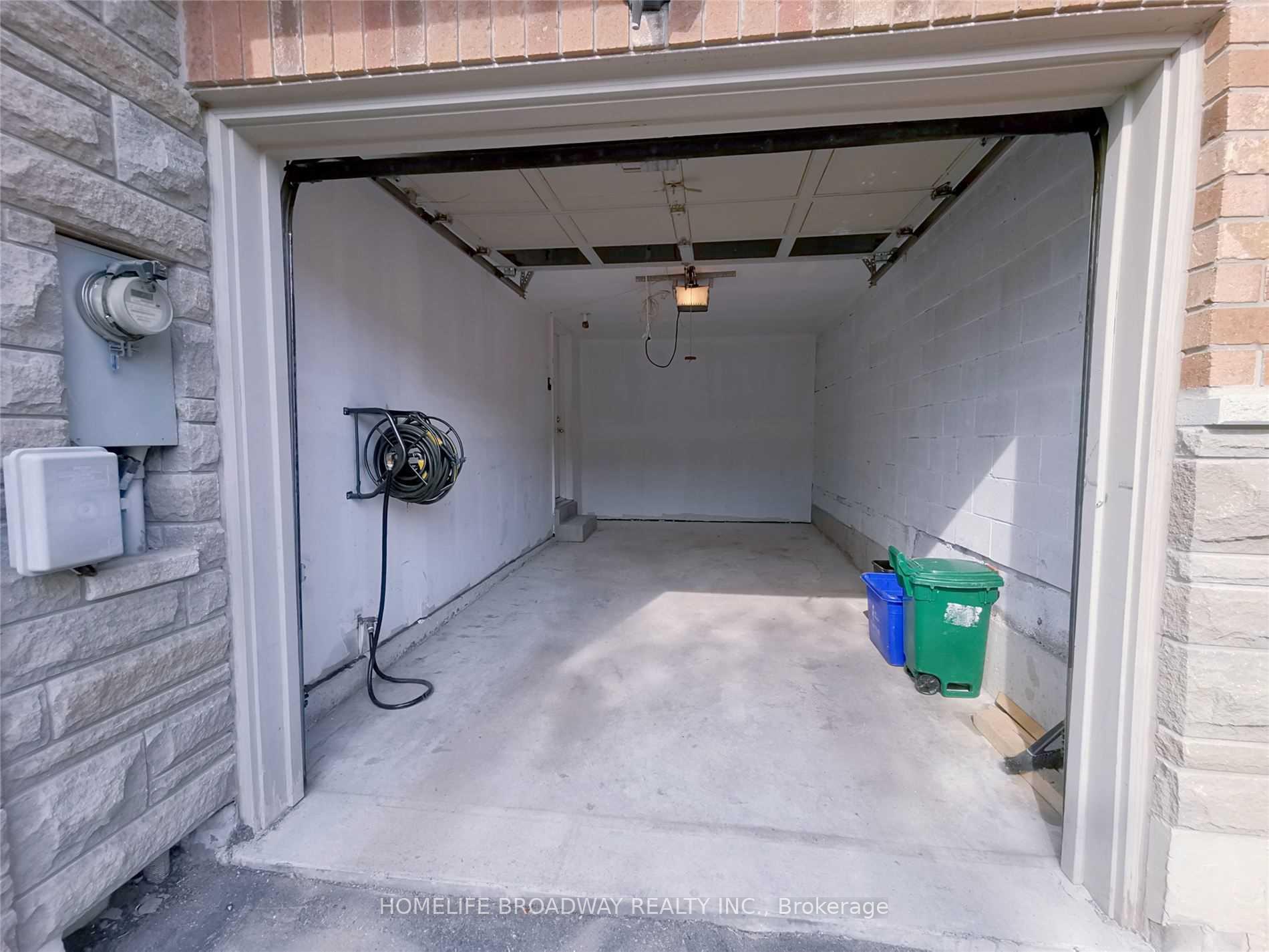 Photo 5 of 98 Hillwood Street, Markham, Berczy — HOMEH