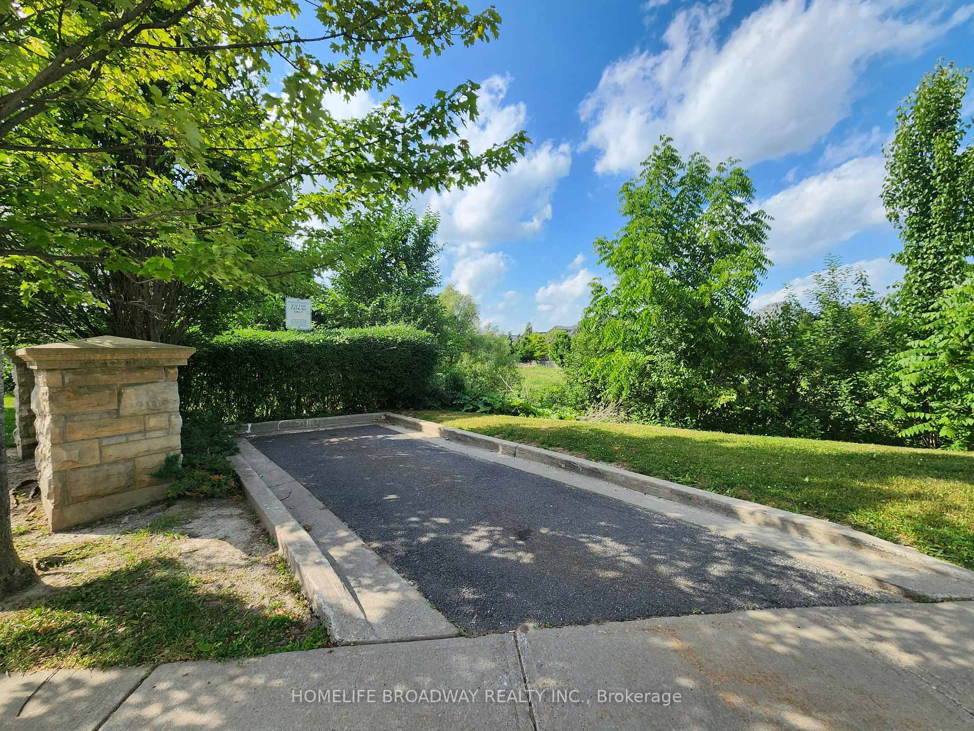 Photo 6 of 98 Hillwood Street, Markham, Berczy — HOMEH