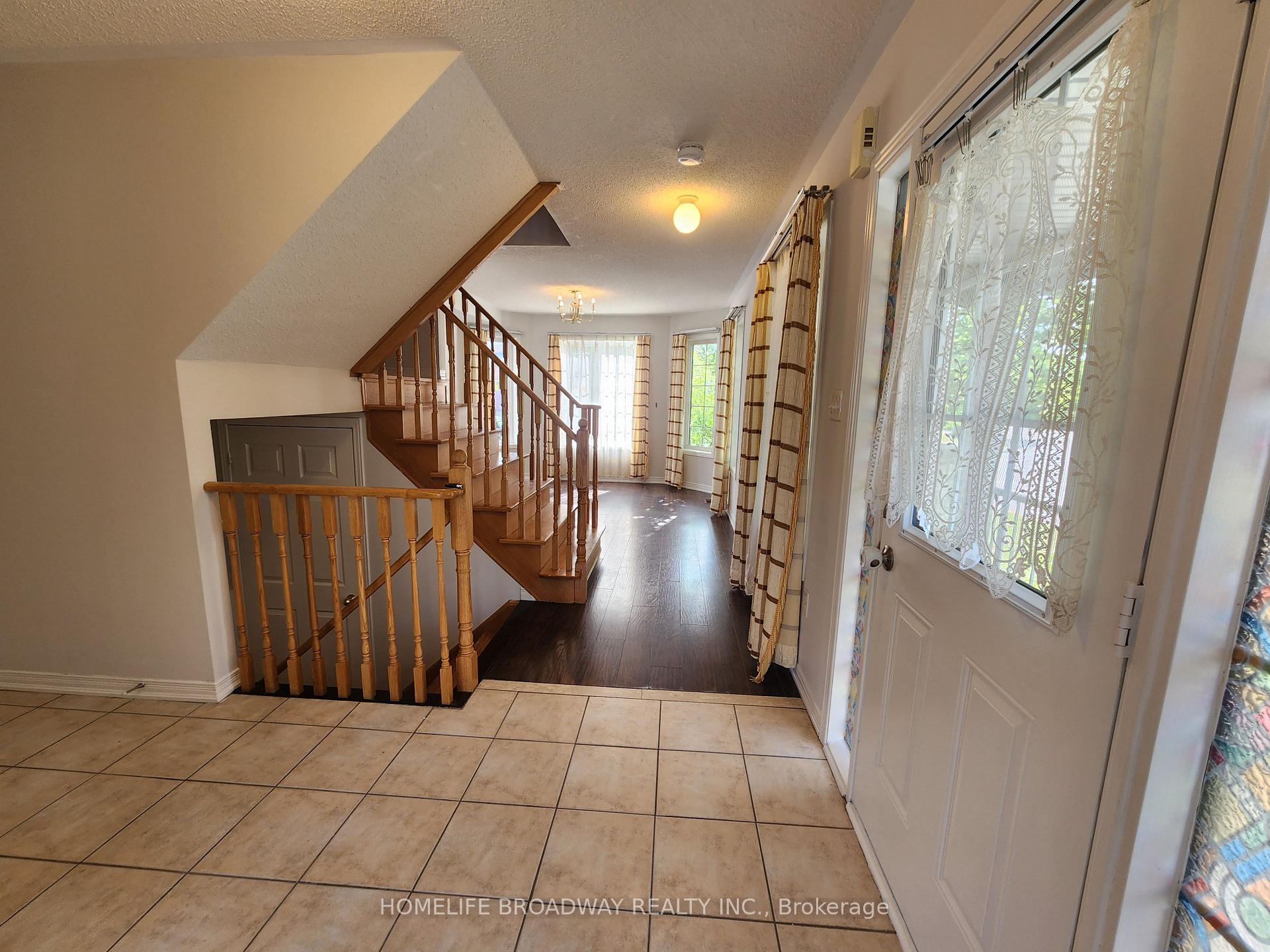 Photo 8 of 98 Hillwood Street, Markham, Berczy — HOMEH
