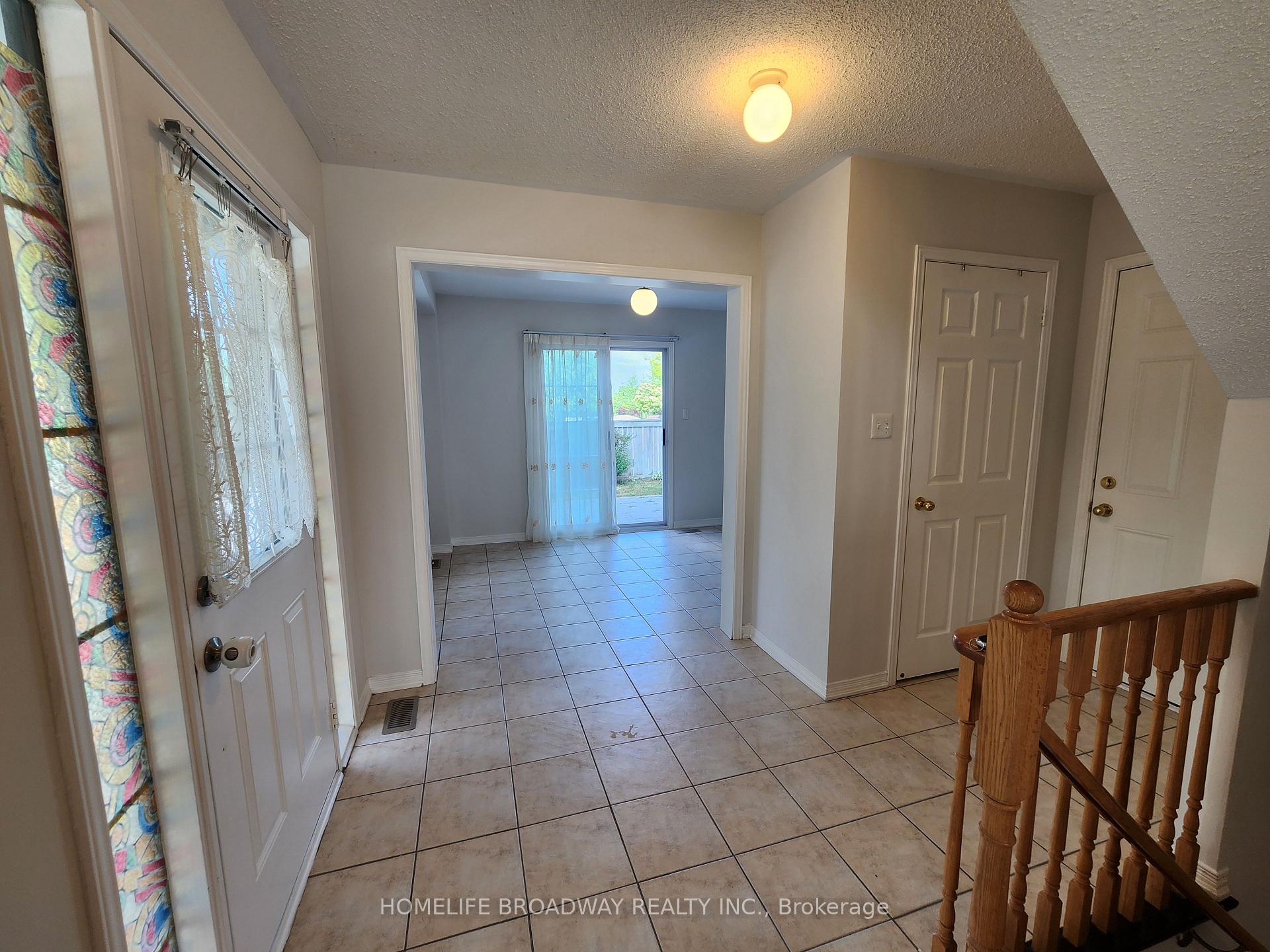 Photo 9 of 98 Hillwood Street, Markham, Berczy — HOMEH
