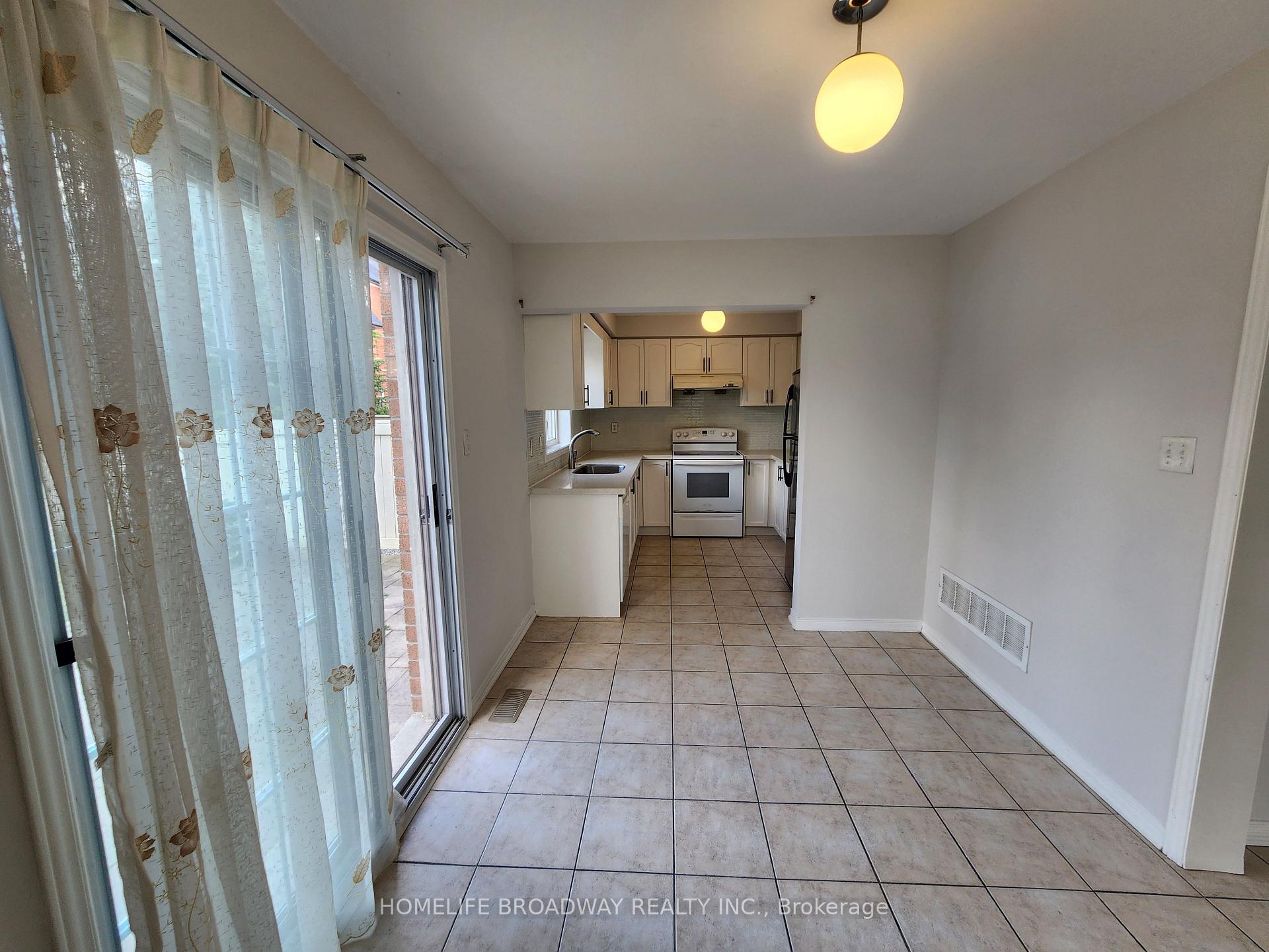 Photo 10 of 98 Hillwood Street, Markham, Berczy — HOMEH