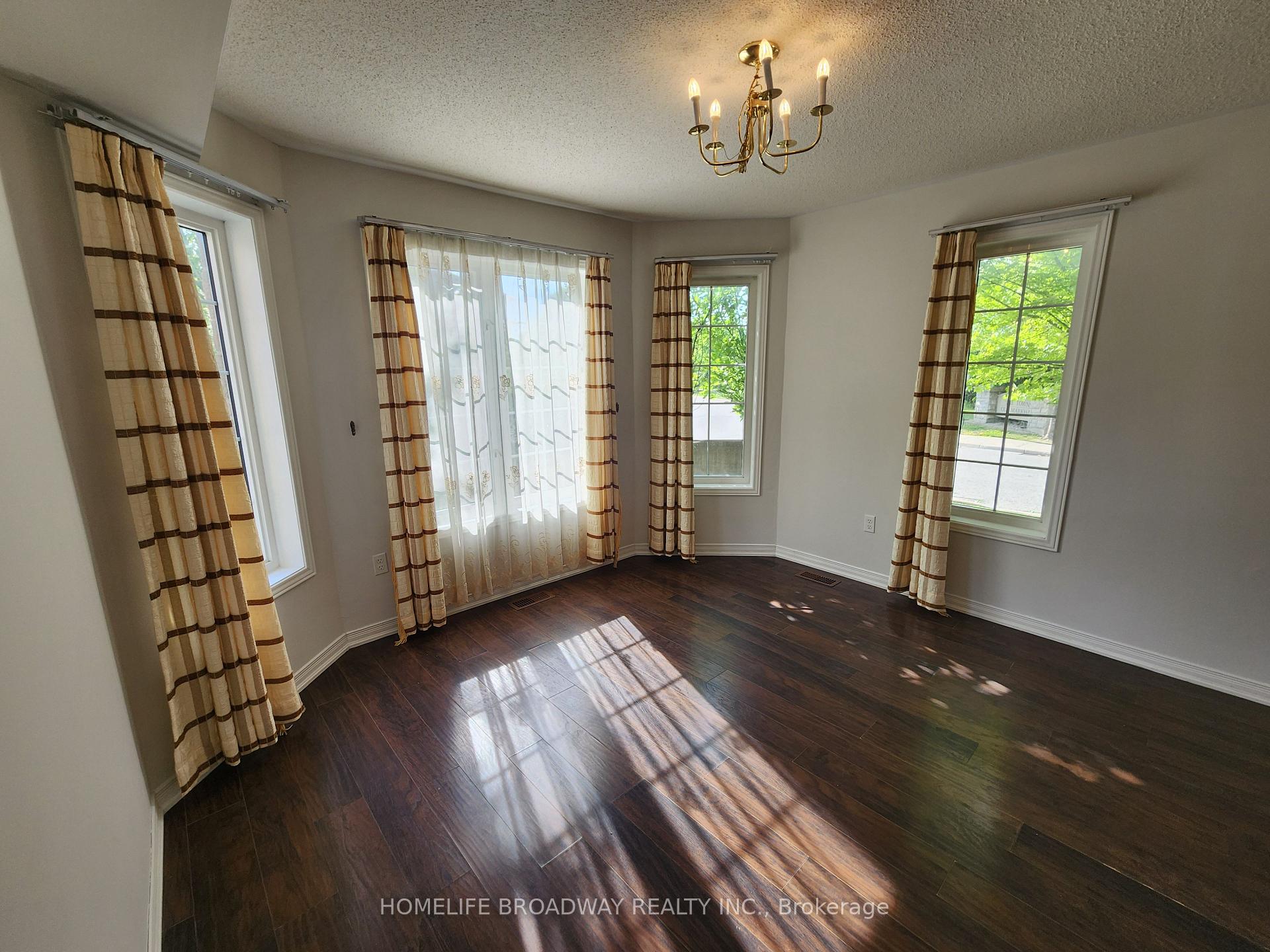 Photo 13 of 98 Hillwood Street, Markham, Berczy — HOMEH