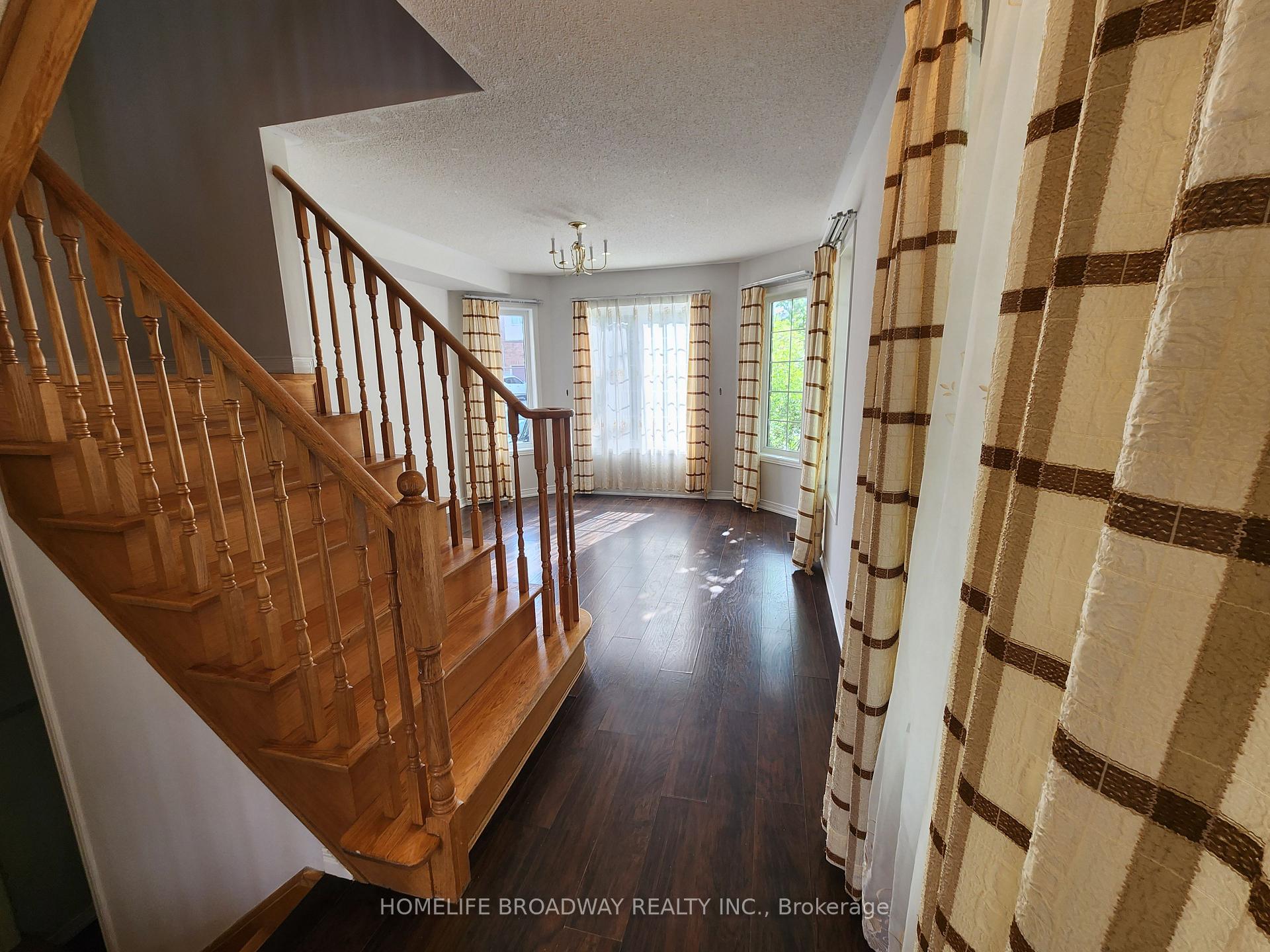 Photo 14 of 98 Hillwood Street, Markham, Berczy — HOMEH
